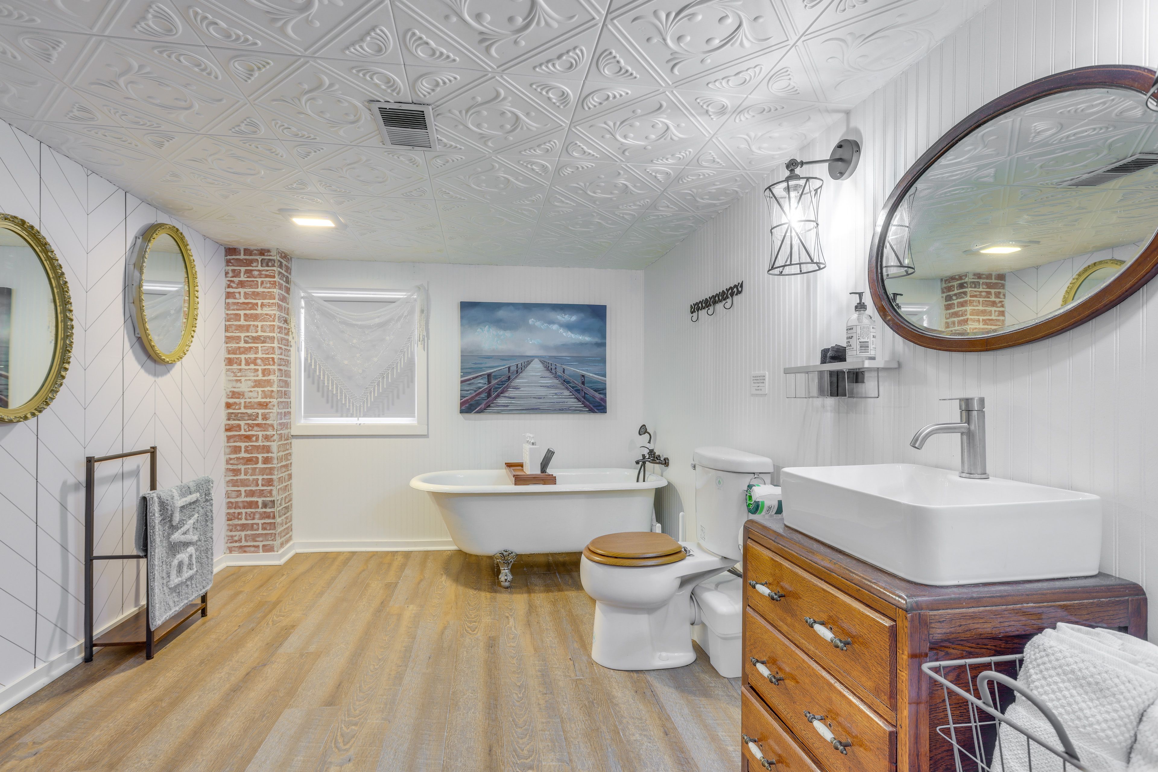 Full Bathroom | 1st Floor