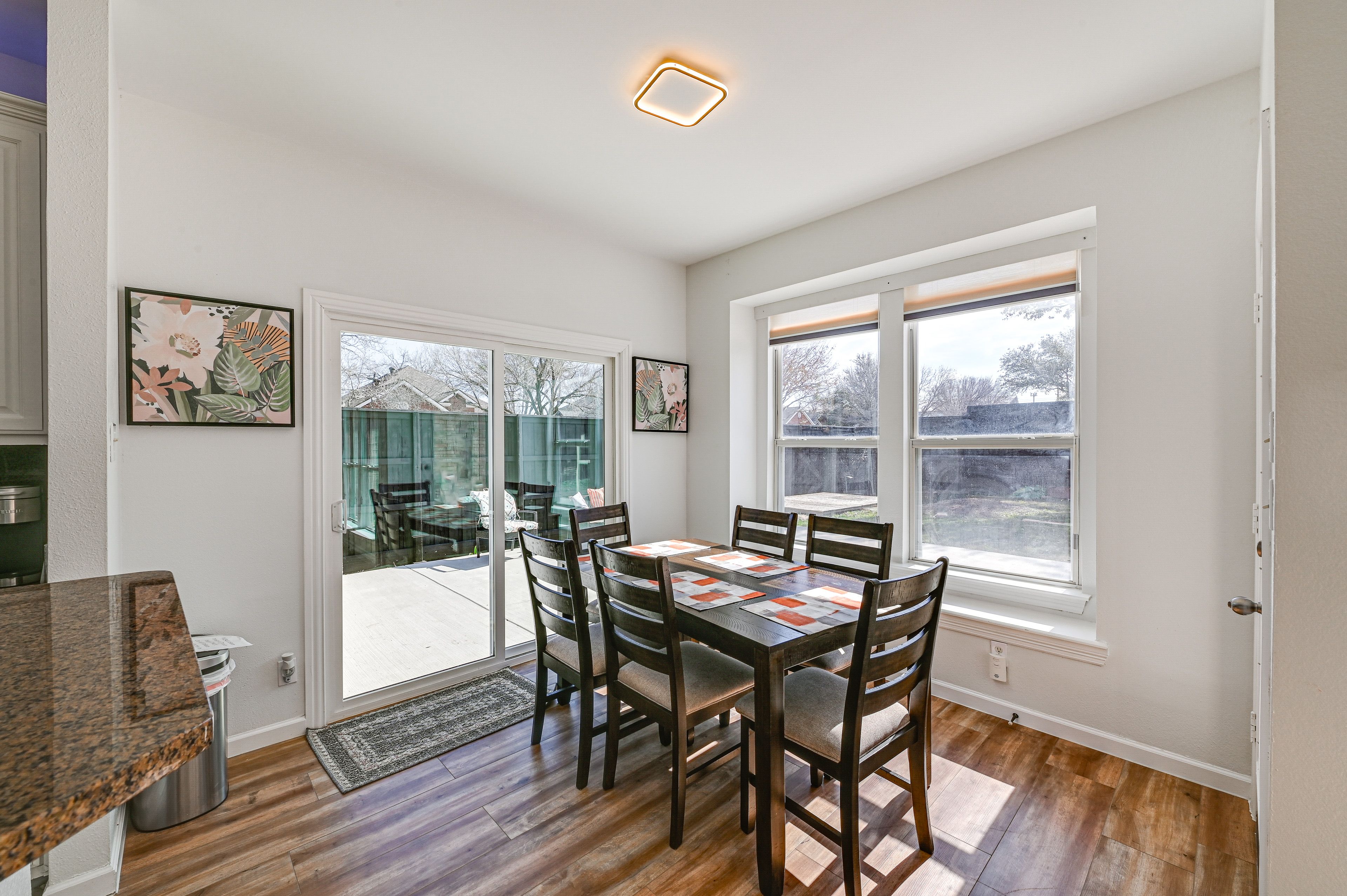 Dining Room | Main Level | Dishware/Flatware Provided