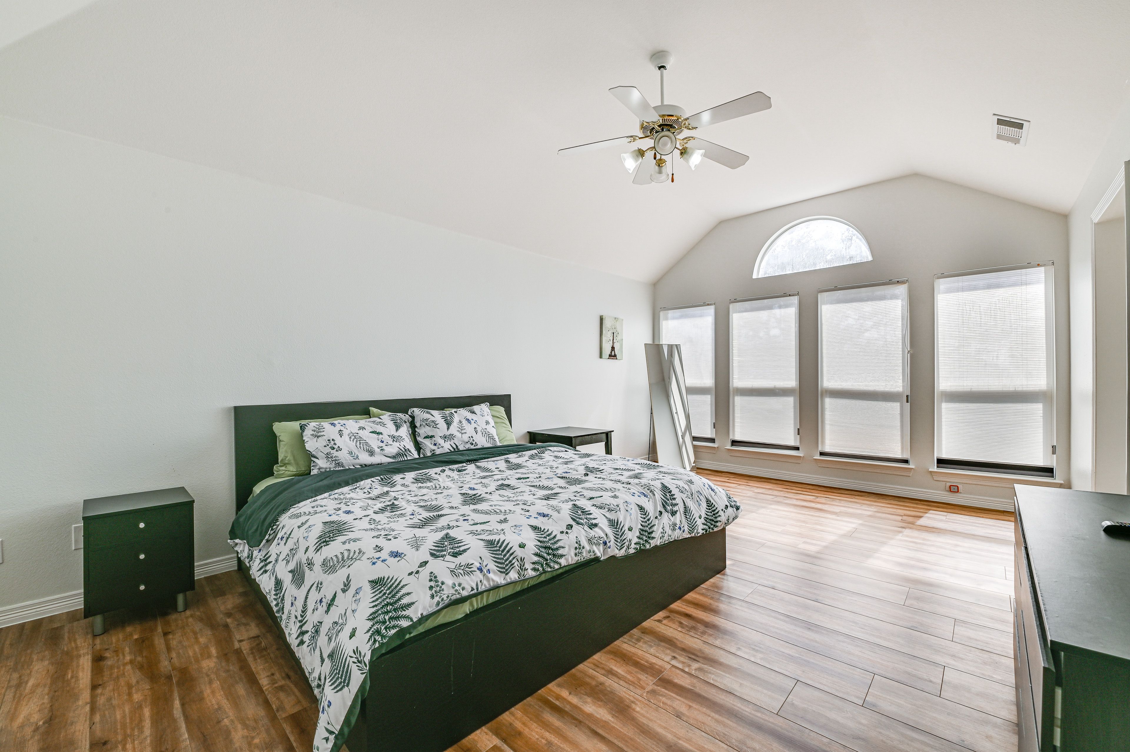 Bedroom 2 | 2nd Level | King Bed | Smart TV