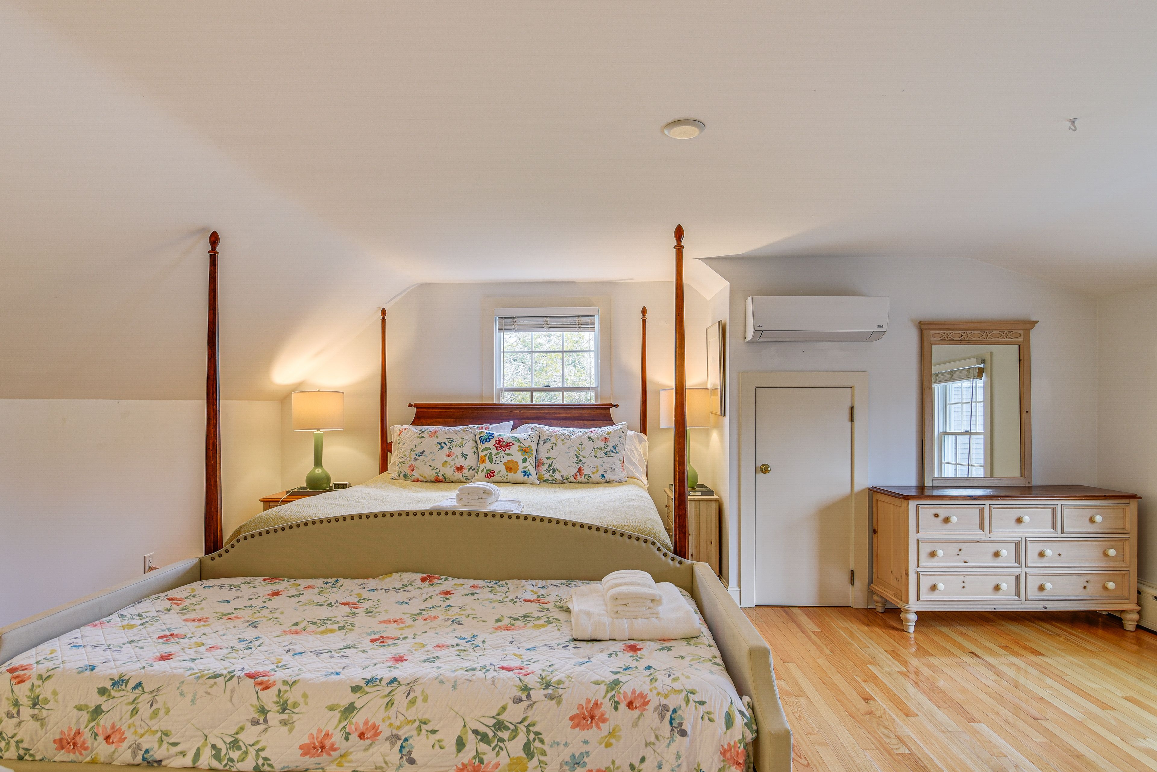 Bedroom 2 | King Bed | Twin Daybed w/ Twin Trundle | Upper Level