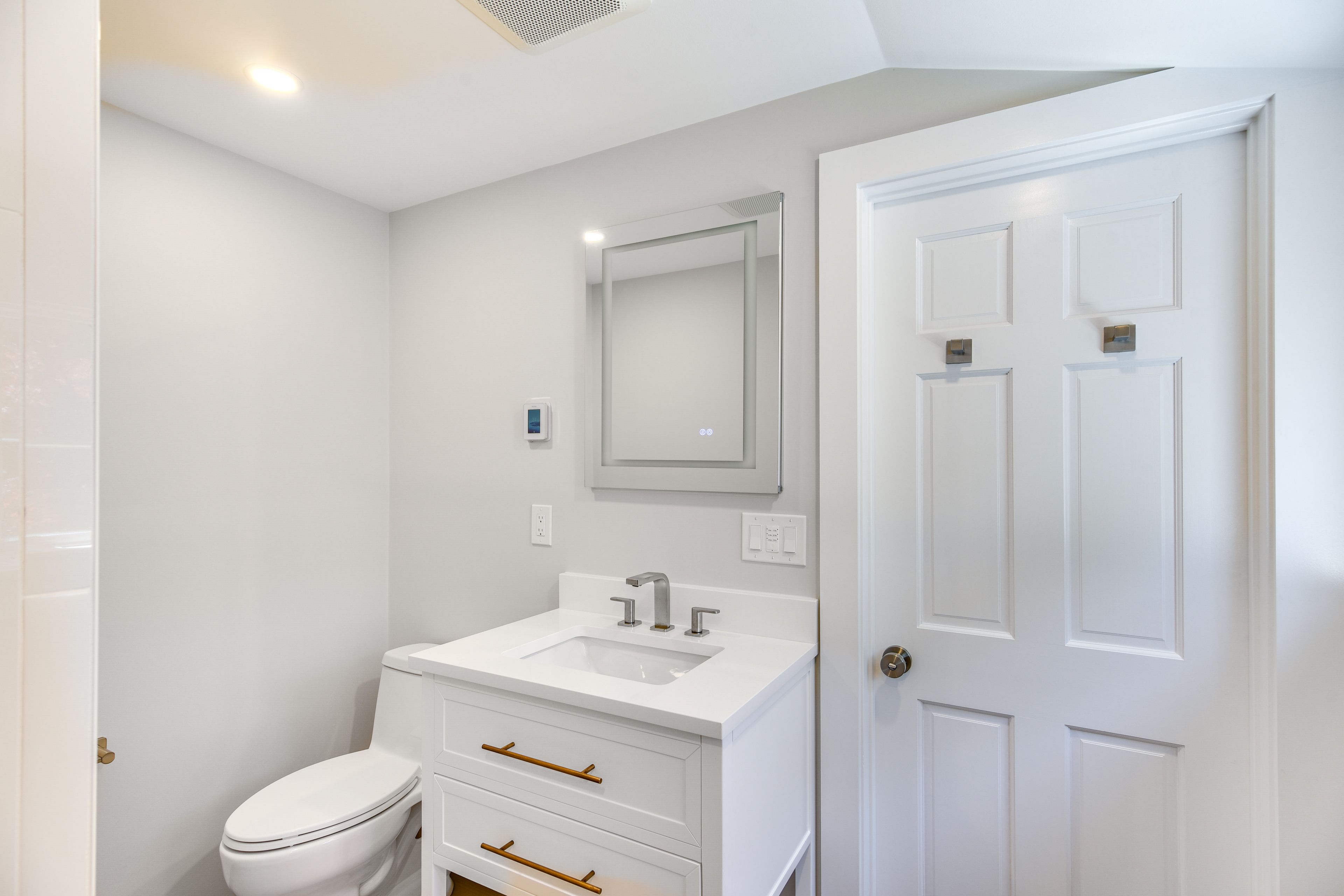 Full Bath | Upper Level