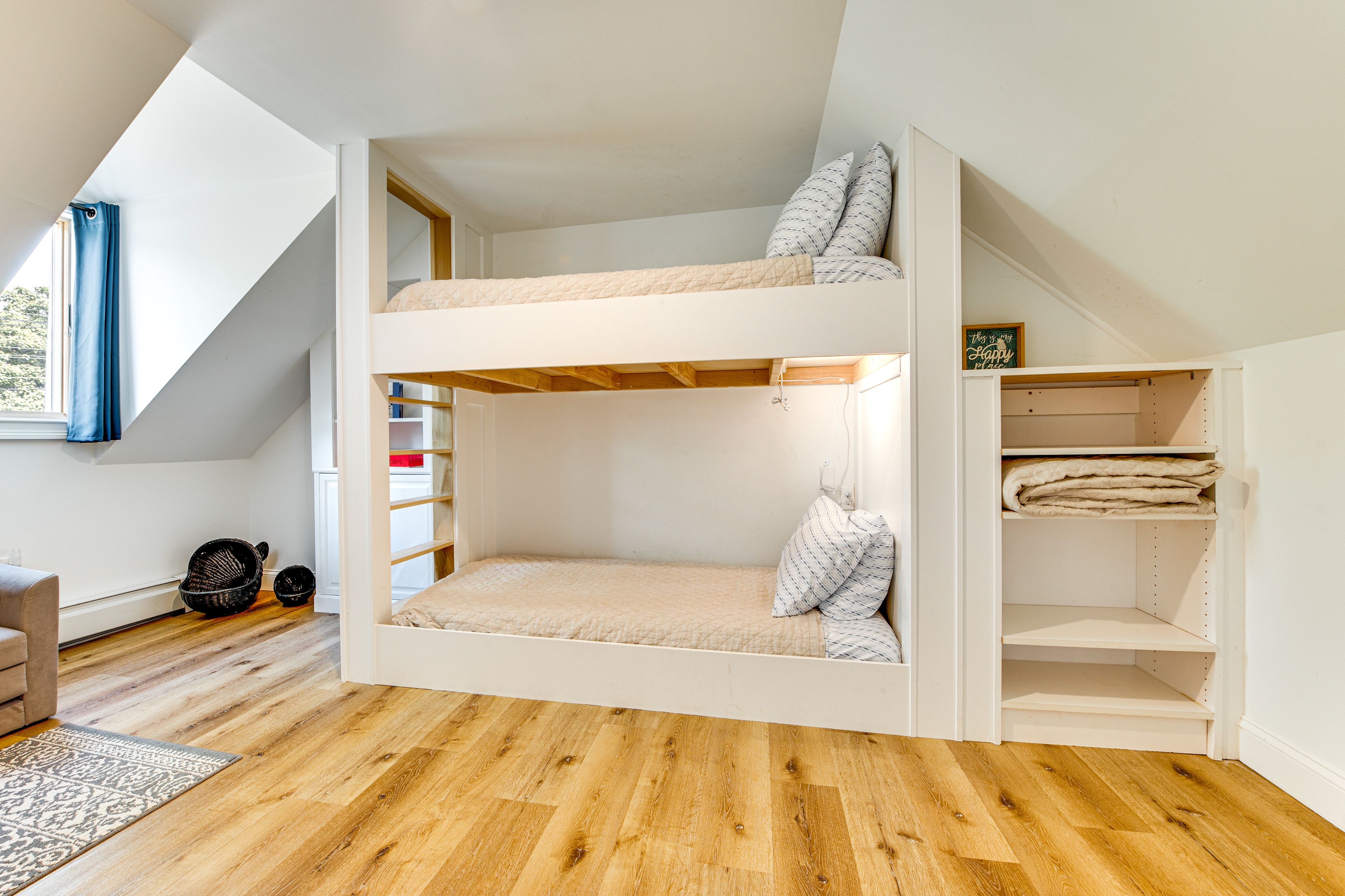 Bedroom 4 | Twin Bunk Bed | Twin Sleeper Sofa | Twin Rollaway Bed | 2nd Floor