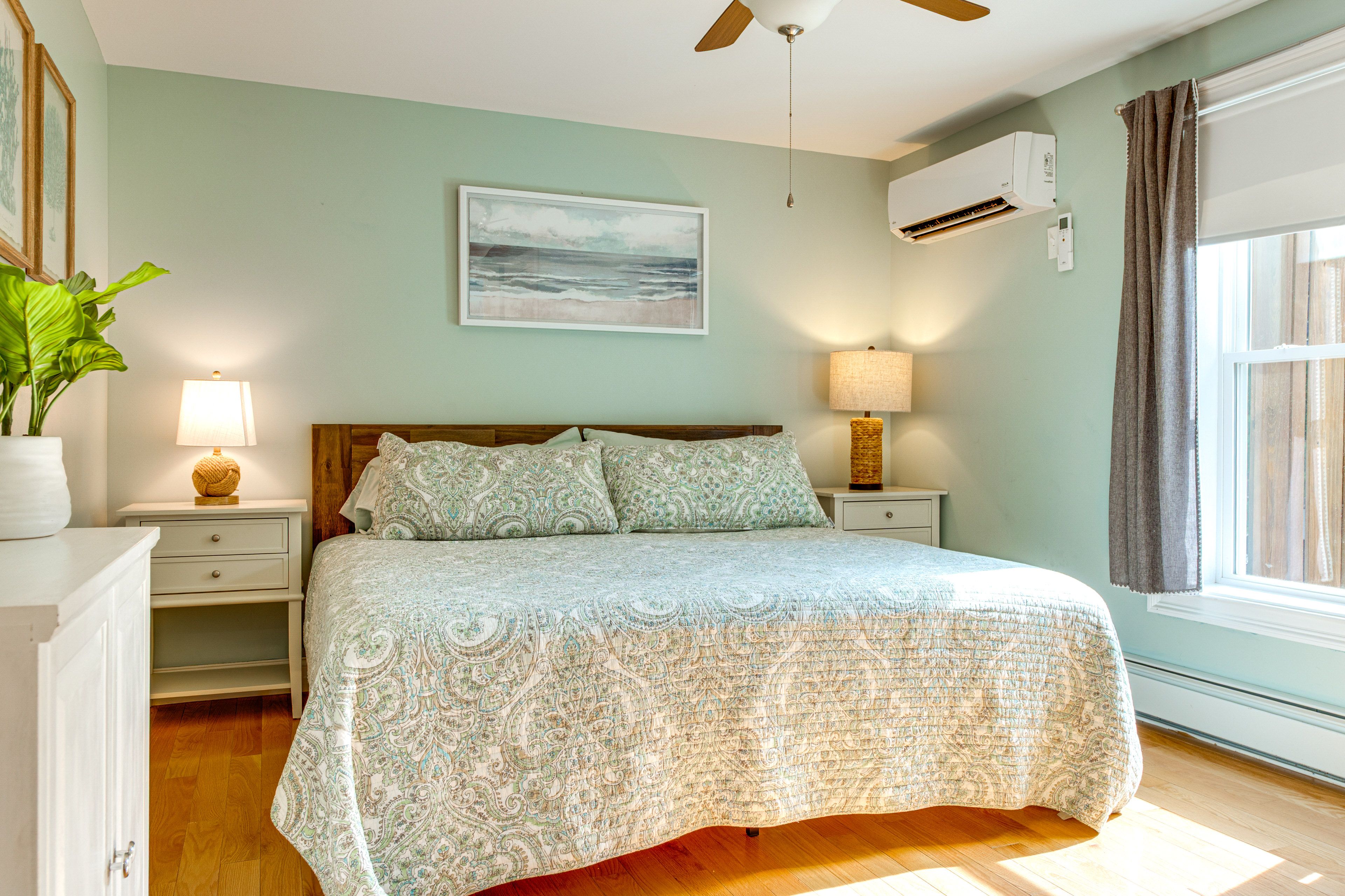 Bedroom 1 | King Bed | En-Suite Bathroom | 1st Floor