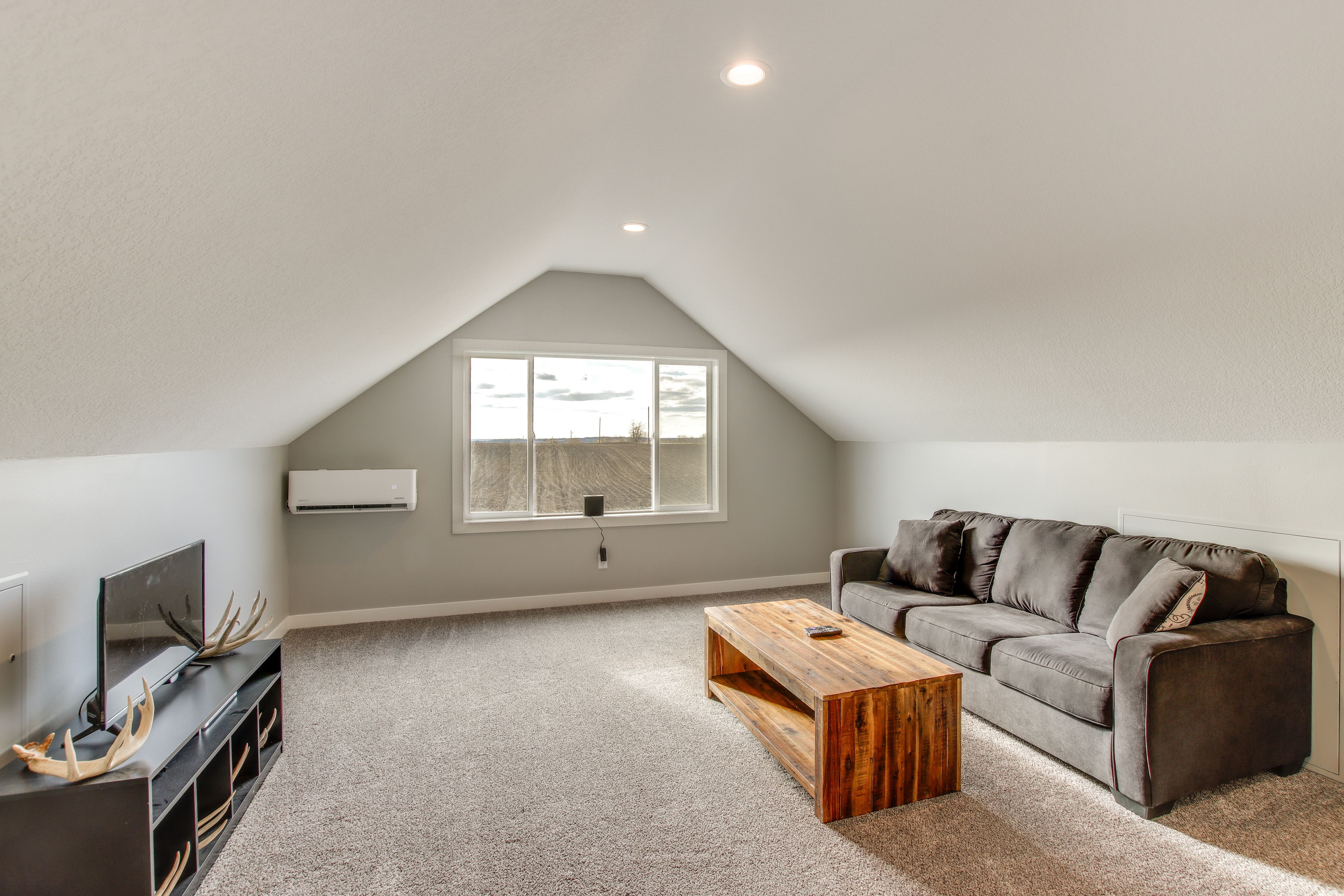 Loft | Queen Sleeper Sofa | Smart TV | Top Floor