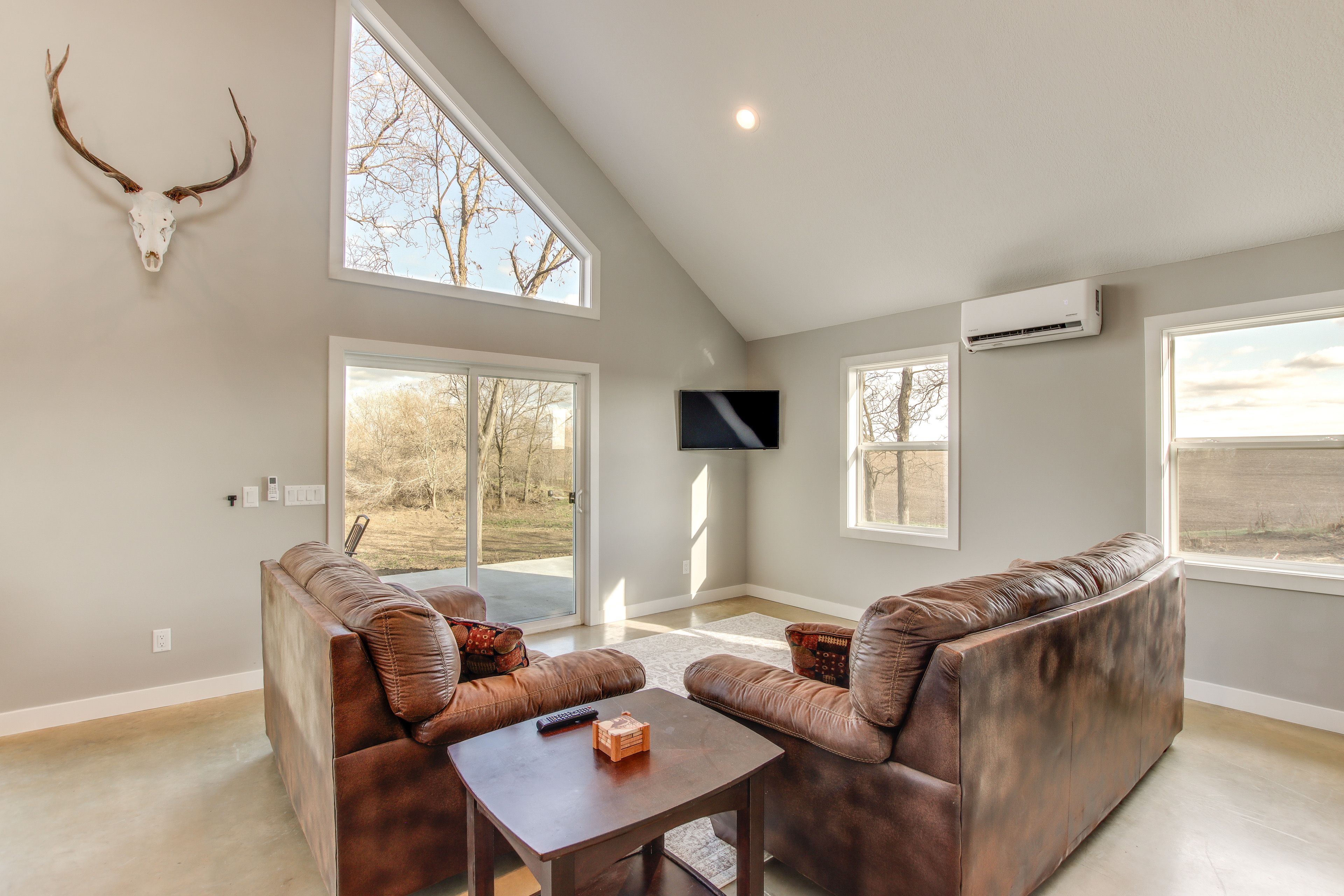 Living Room | Free WiFi | Queen Sleeper Sofa
