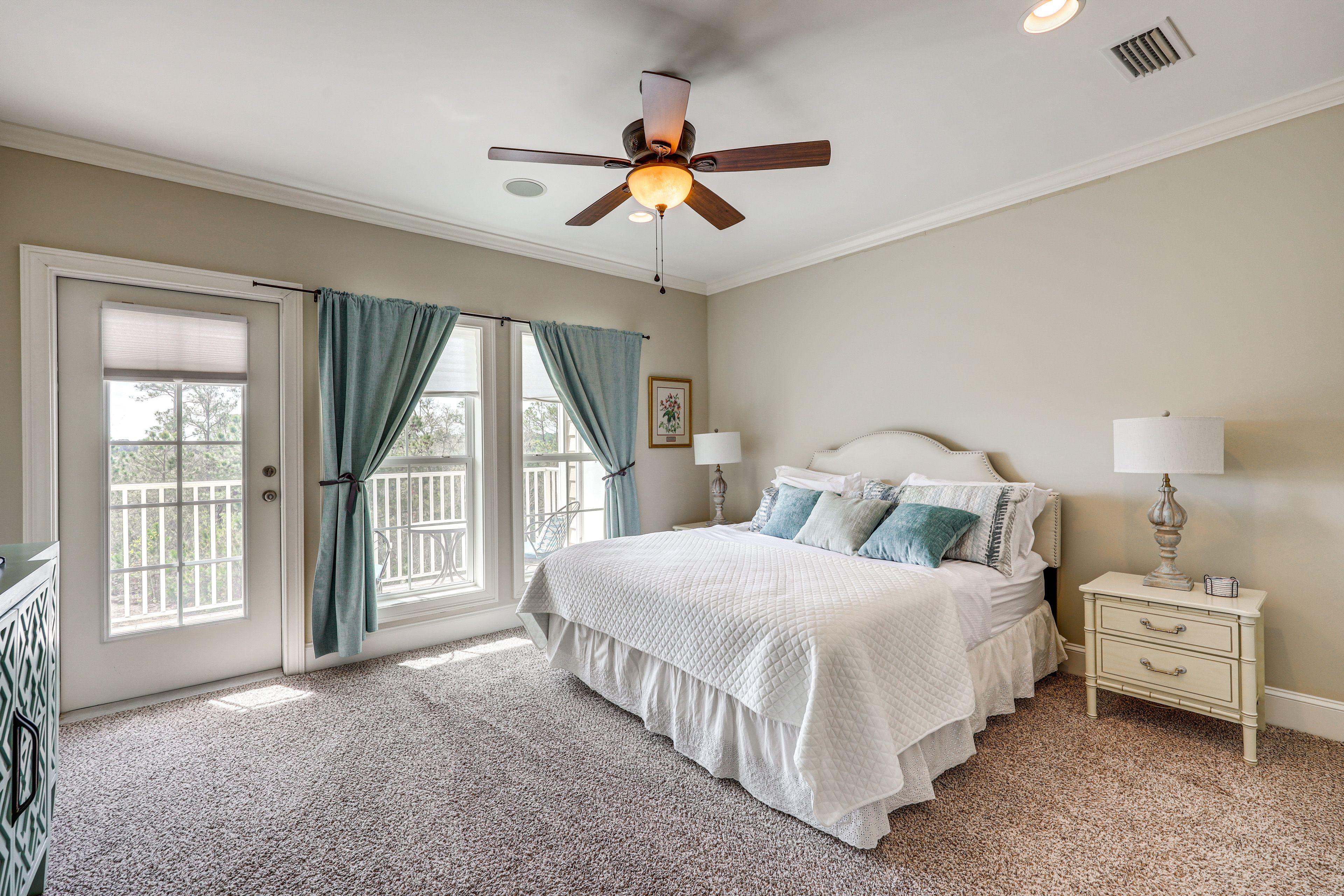 Bedroom 1 | King Bed | Linens Provided | En-Suite Bathroom | 3rd Floor