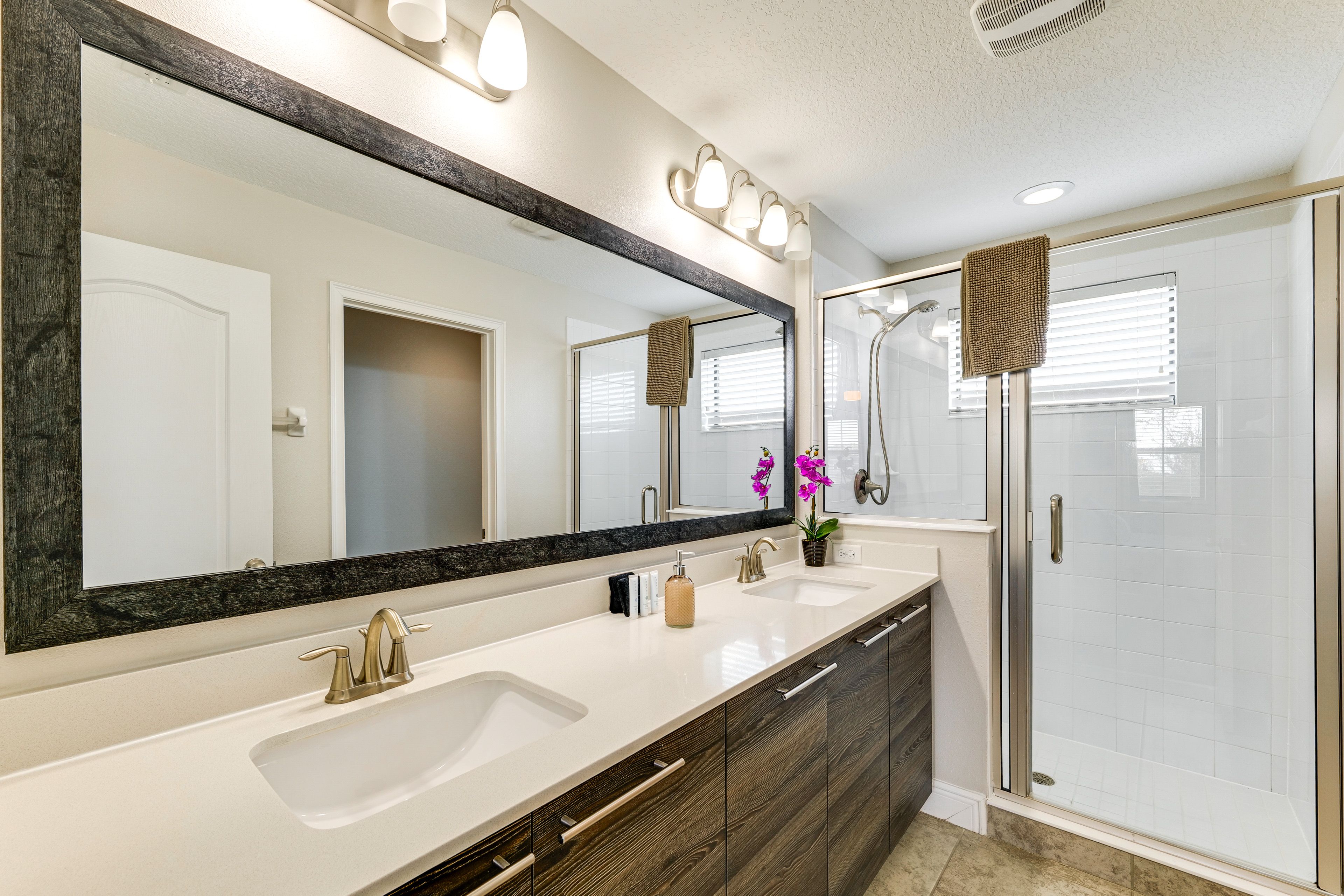 Full Bathroom | 2nd Floor | Hair Dryer