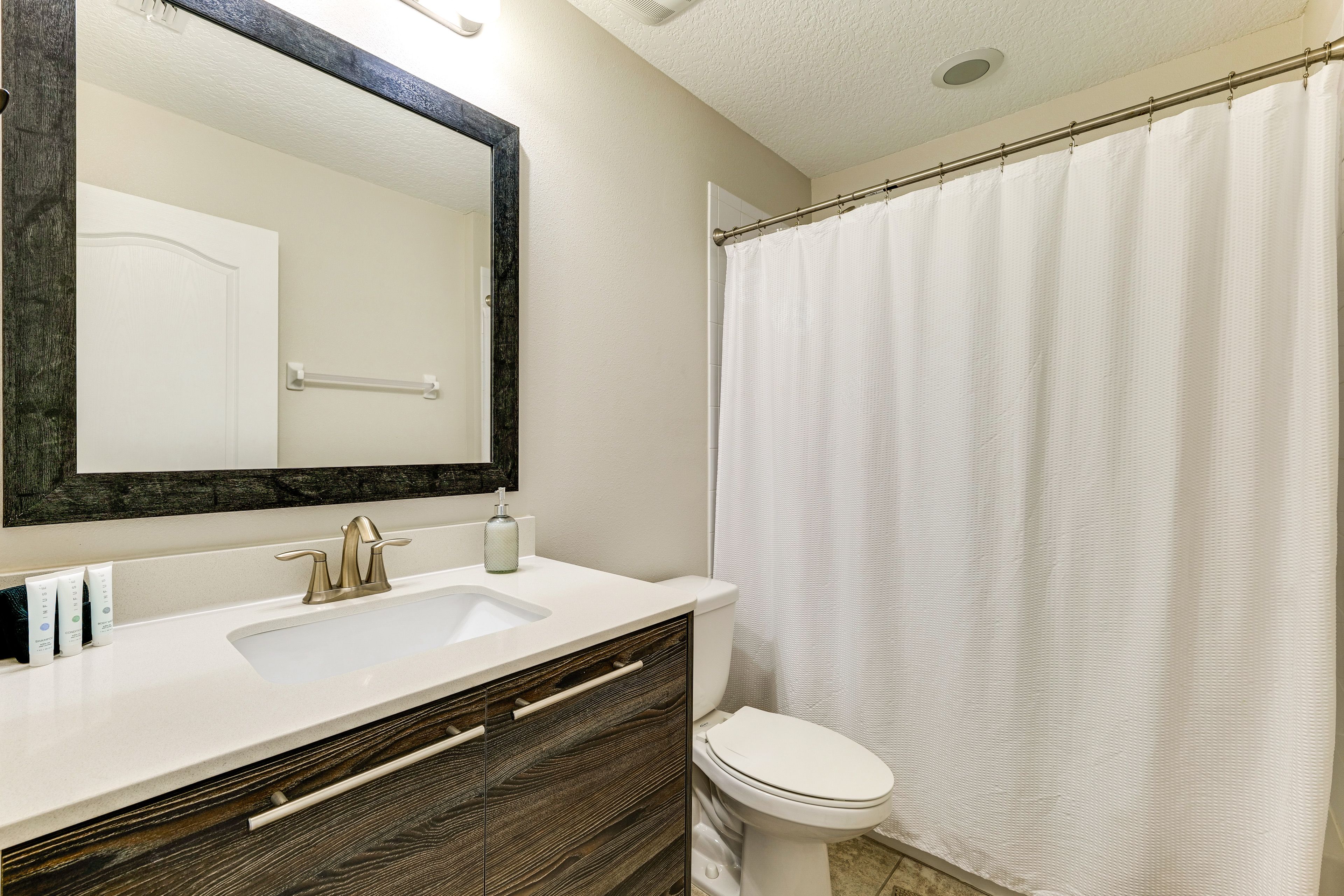 Full Bathroom | 2nd Floor