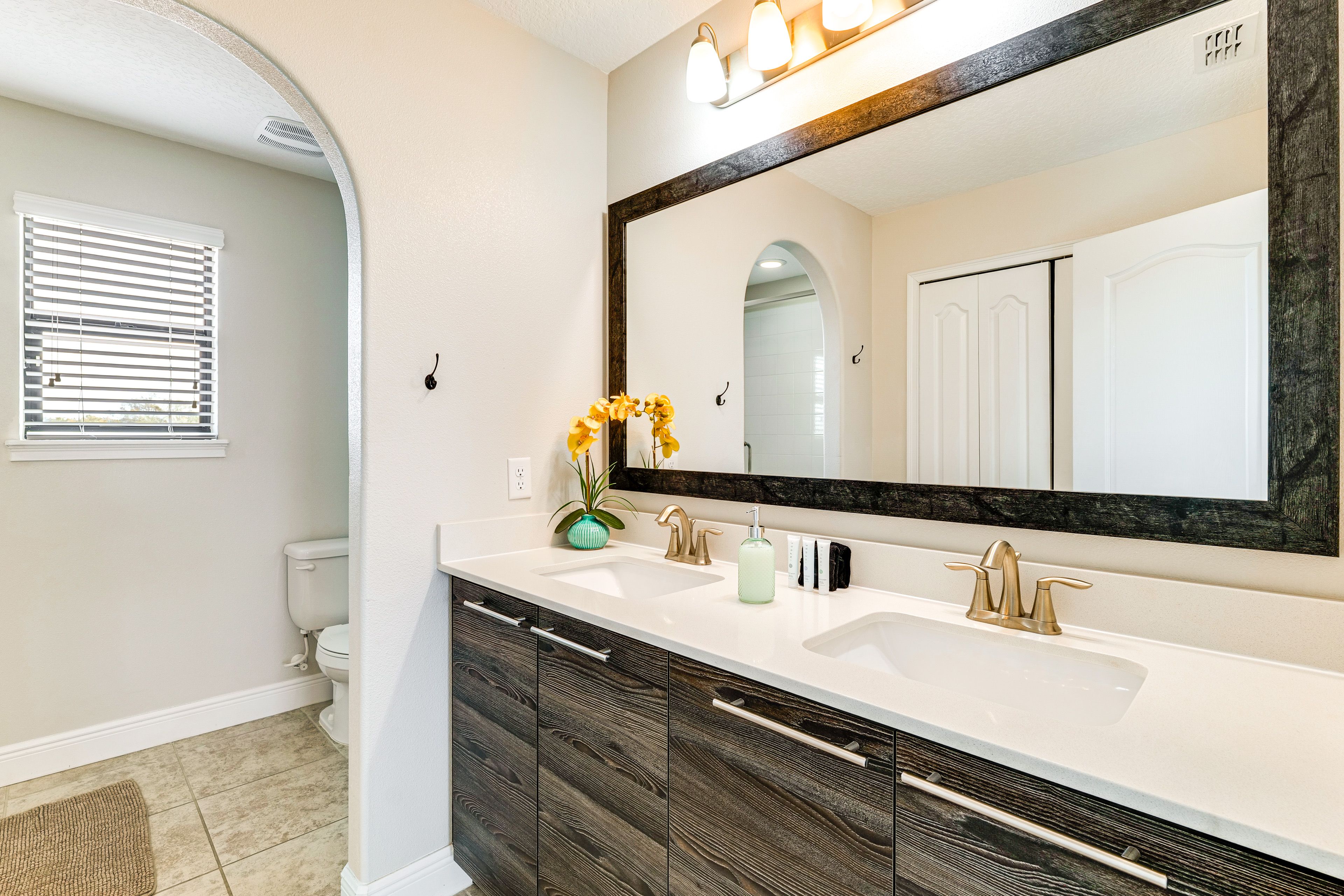 Full Bathroom | 2nd Floor