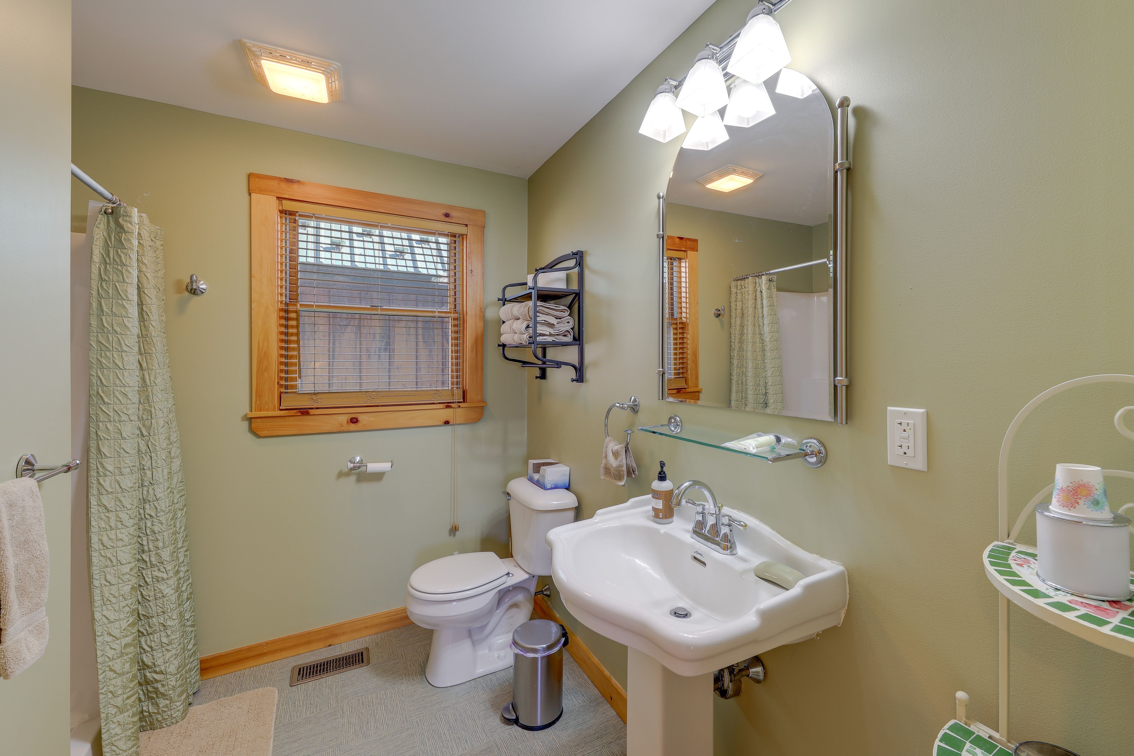 Full Bathroom | 1st Floor