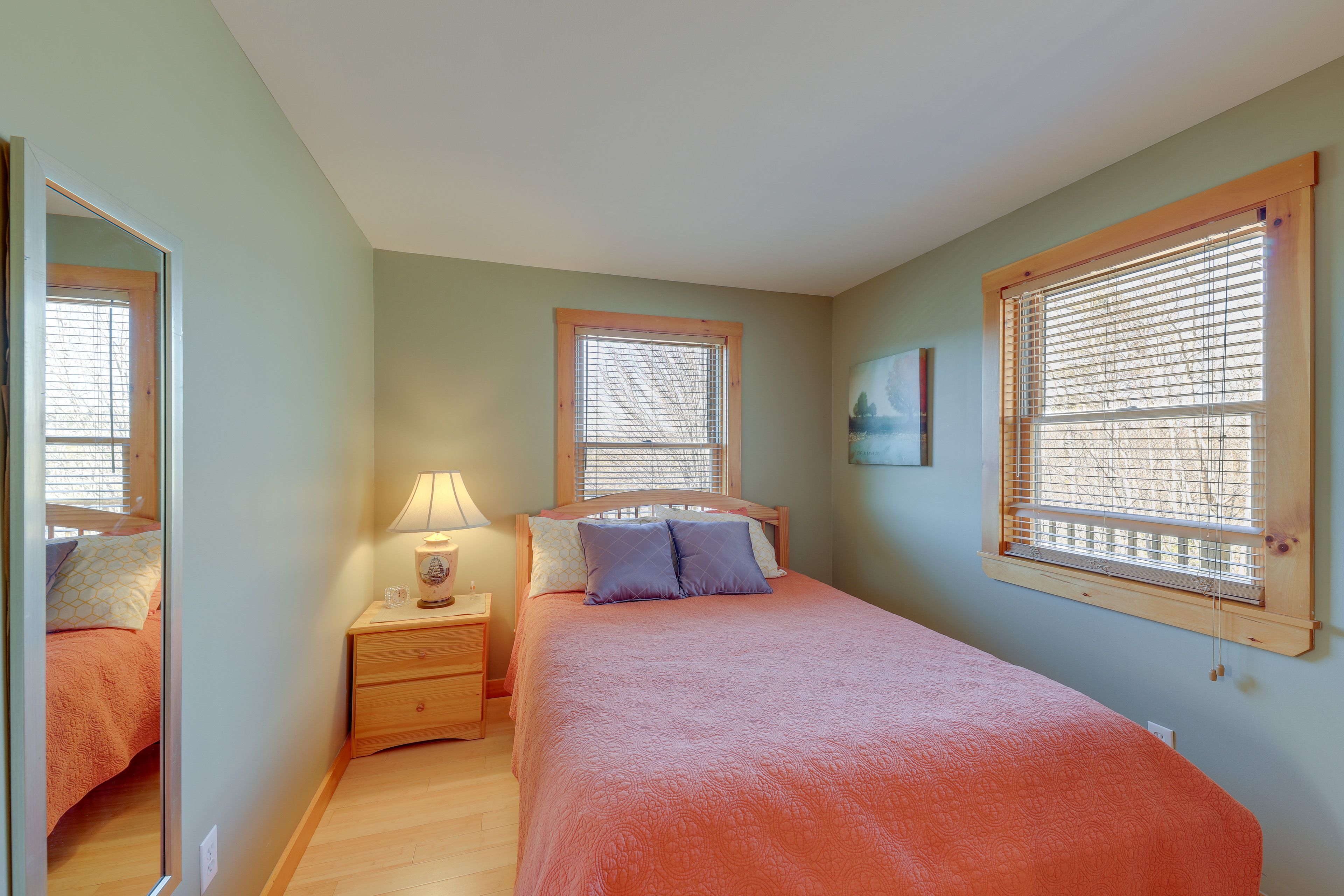 Bedroom 1 | Queen Bed | 1st Floor
