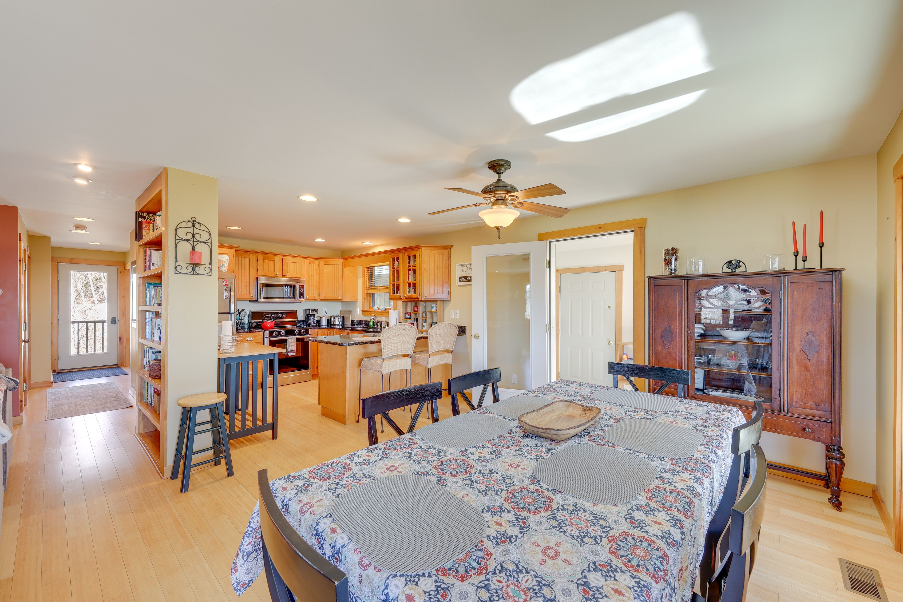 Dining Area | 1st Floor