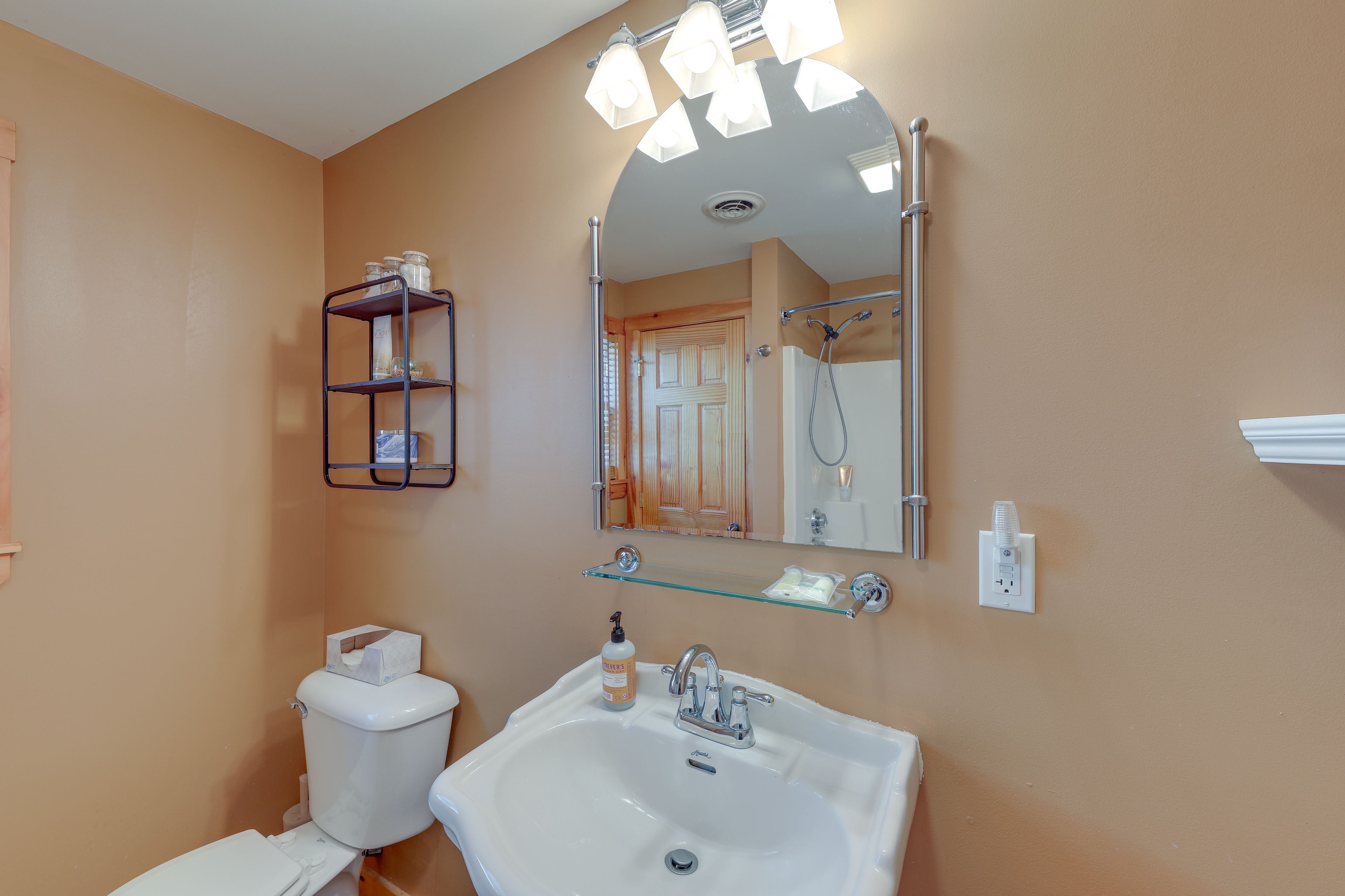 Full Bathroom | 2nd Floor