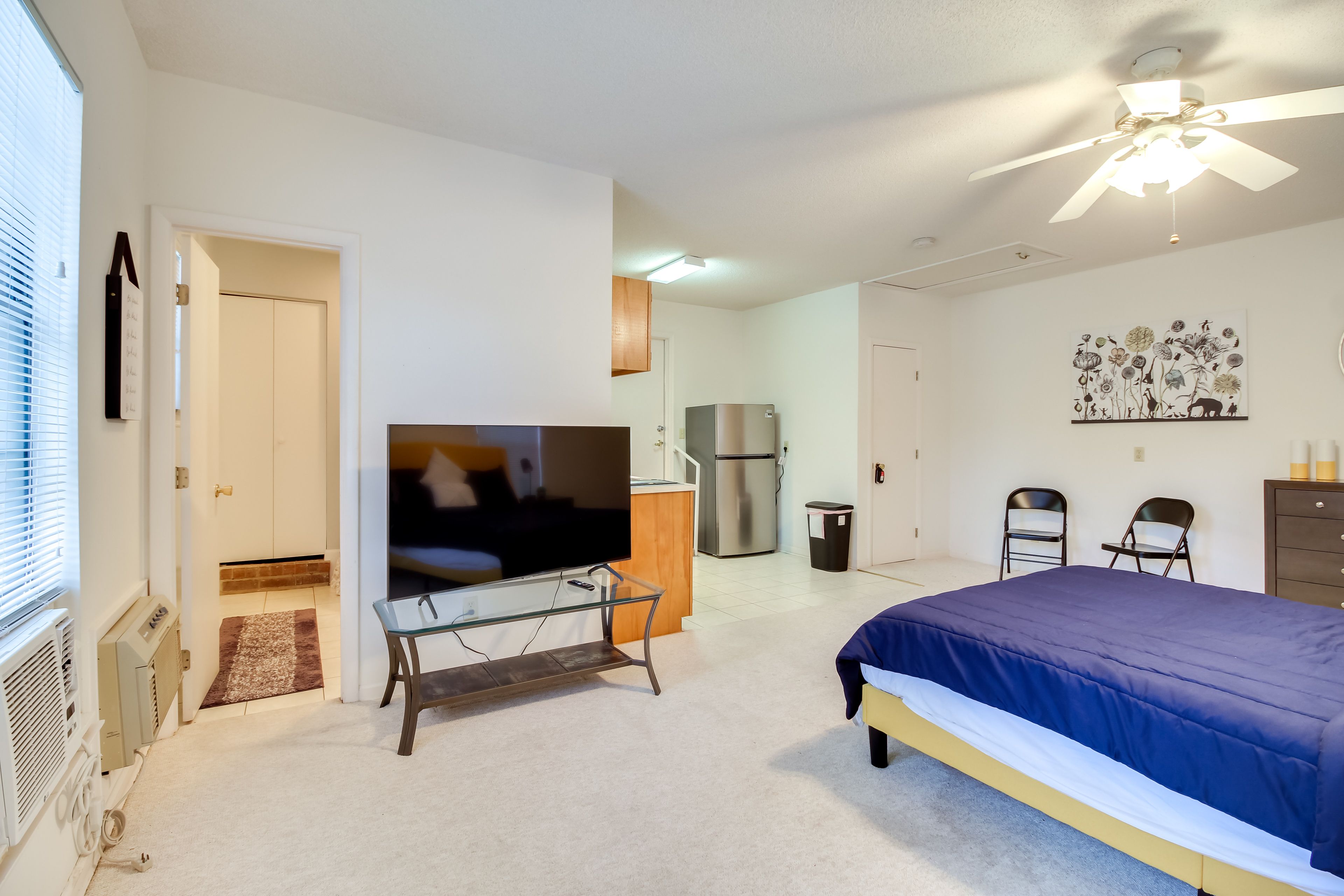 Studio | Free WiFi | Smart TV | Queen Bed | Linens Provided