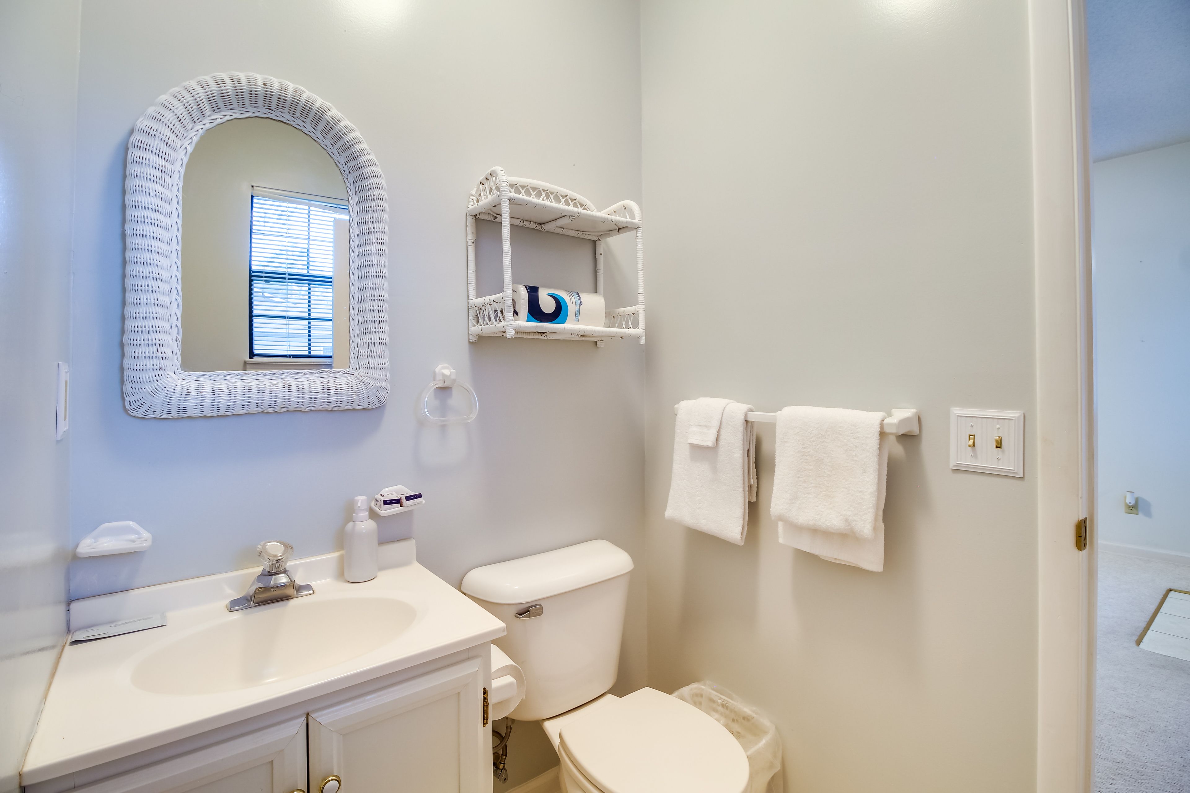 Full Bathroom | Towels Provided