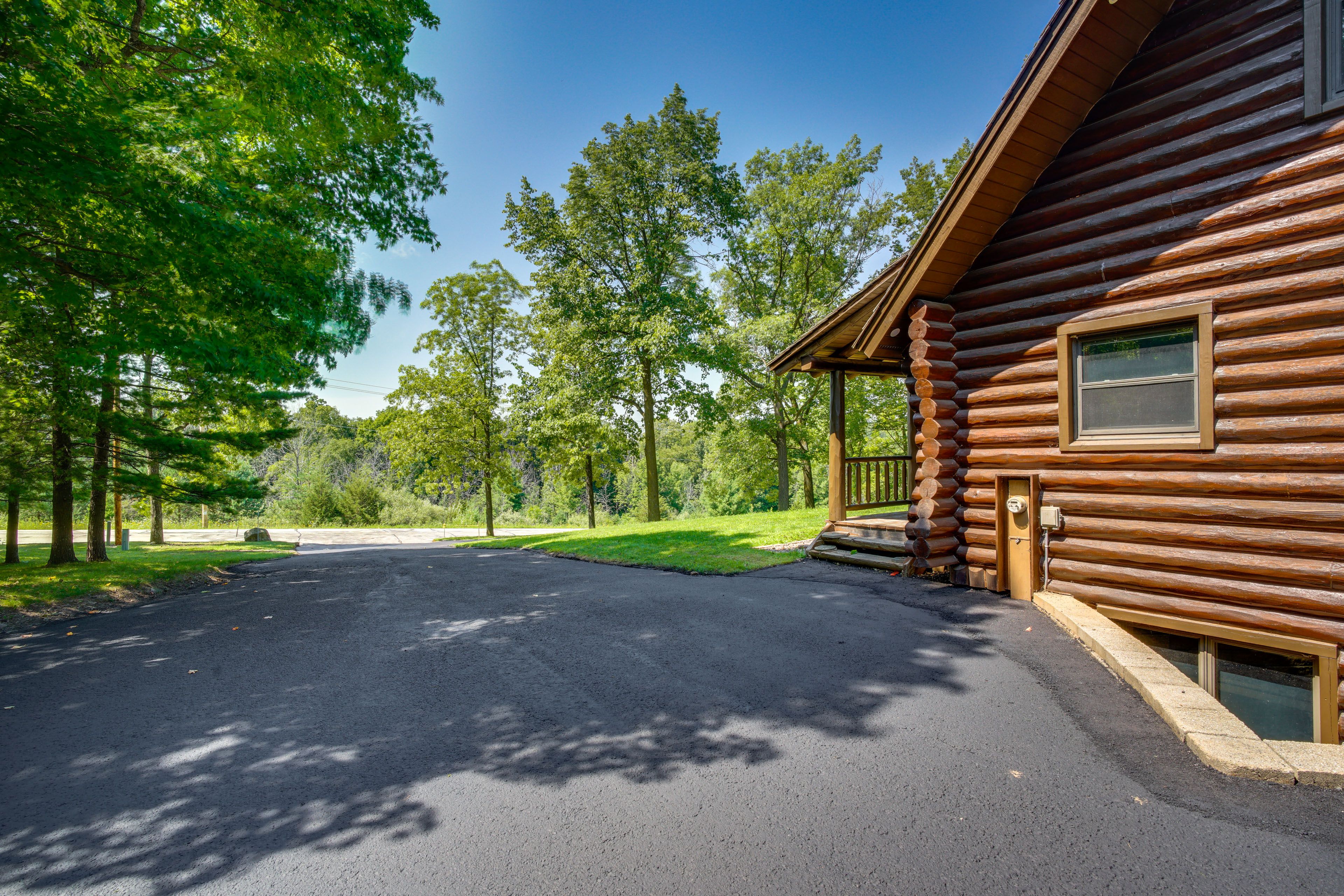 Parking | Garage (2 Vehicles) | Driveway (5 Vehicles)