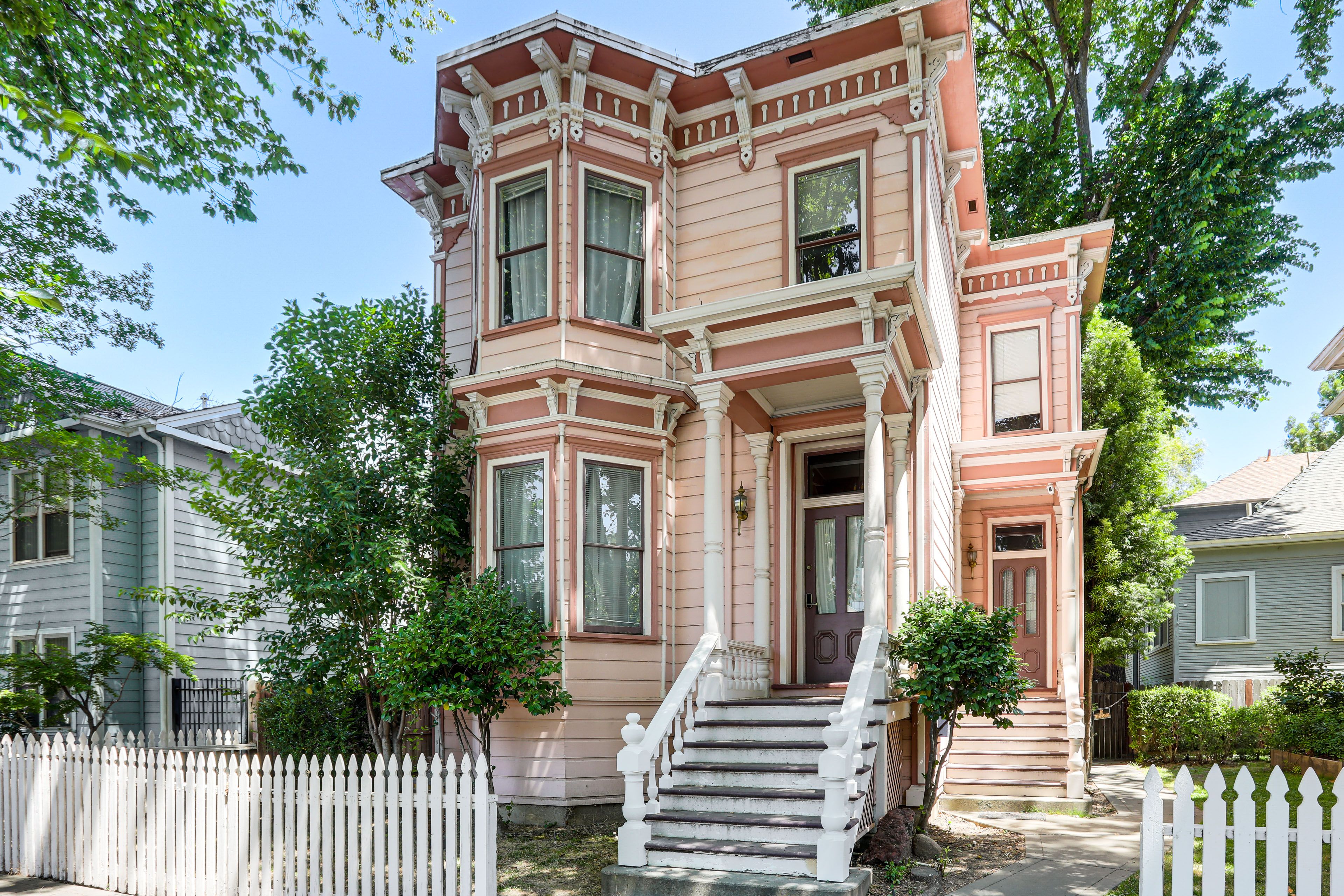 Exterior | Keyless Entry | Central Location