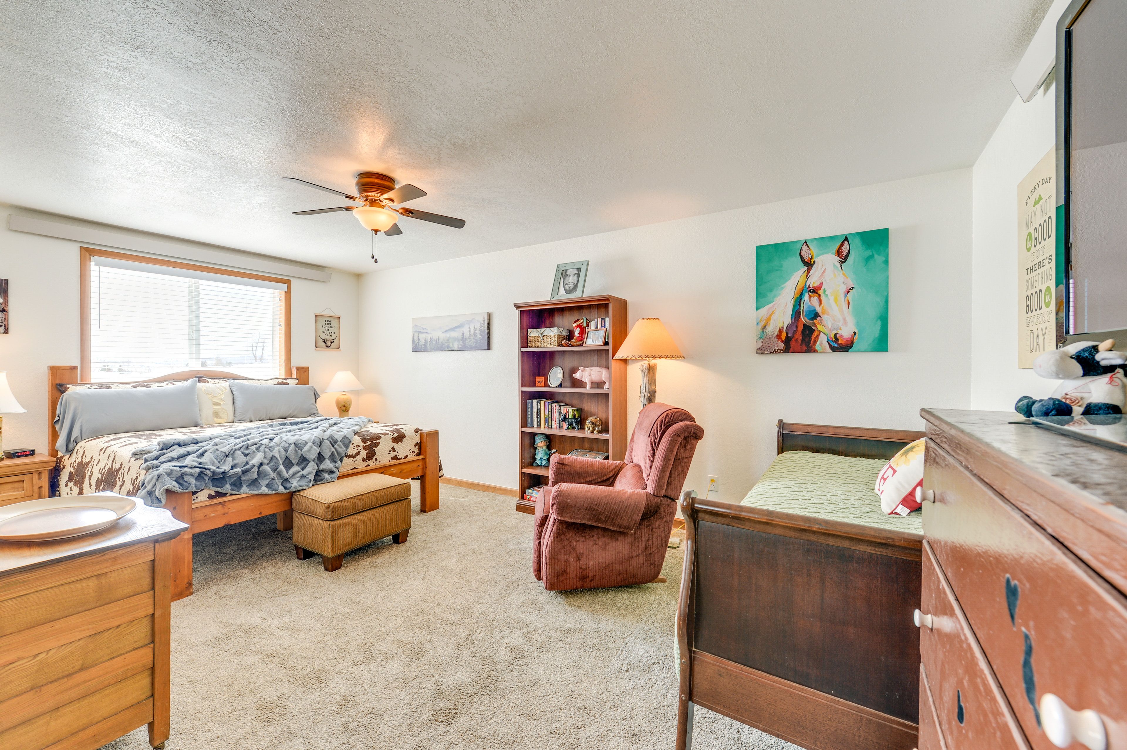 Bedroom | California King Bed | Twin Daybed | Smart TV | Linens Provided