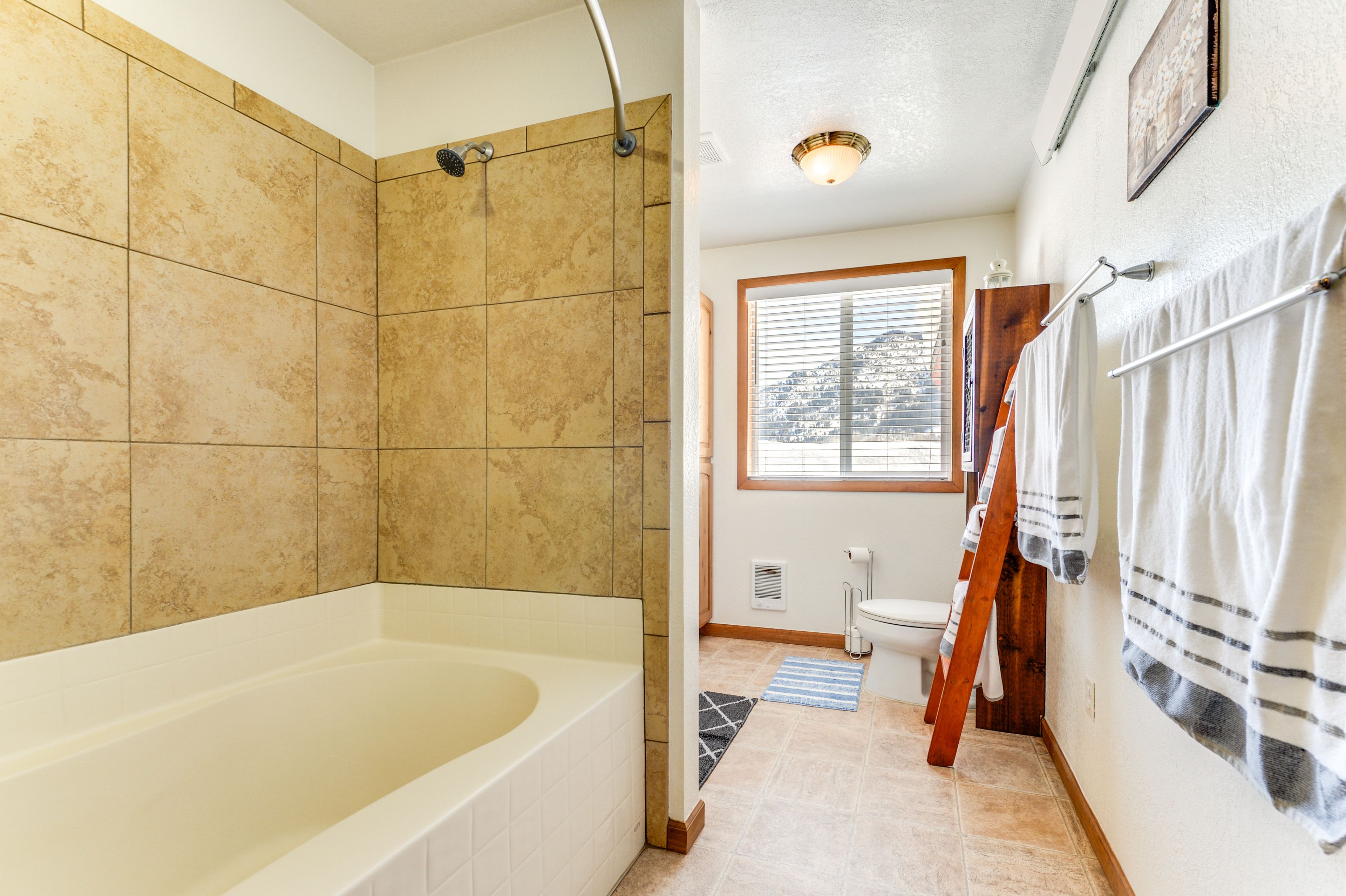 Full Bathroom | Towels Provided | Complimentary Toiletries | Hair Dryer