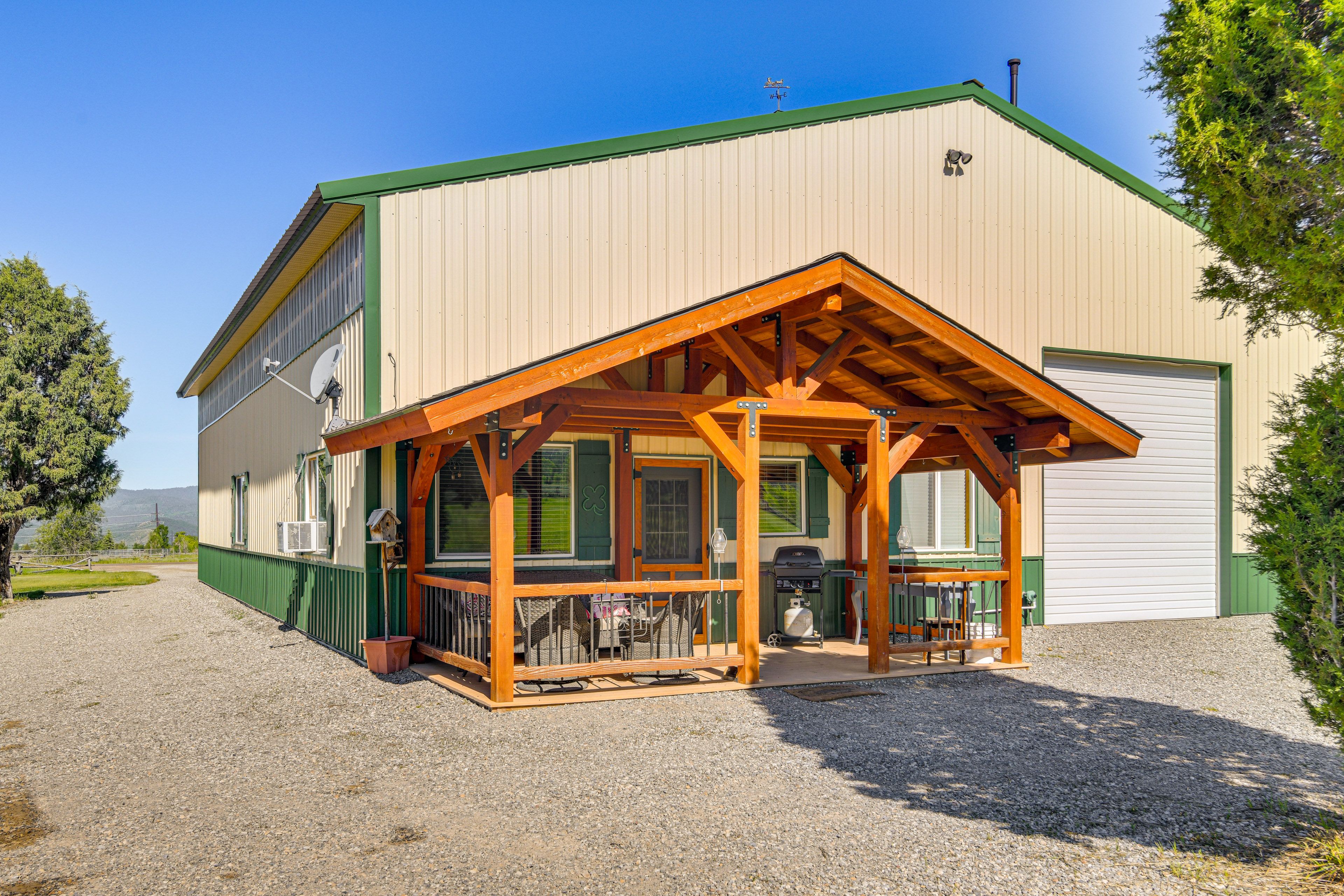 Private Porch | Outdoor Seating | Gas Grill