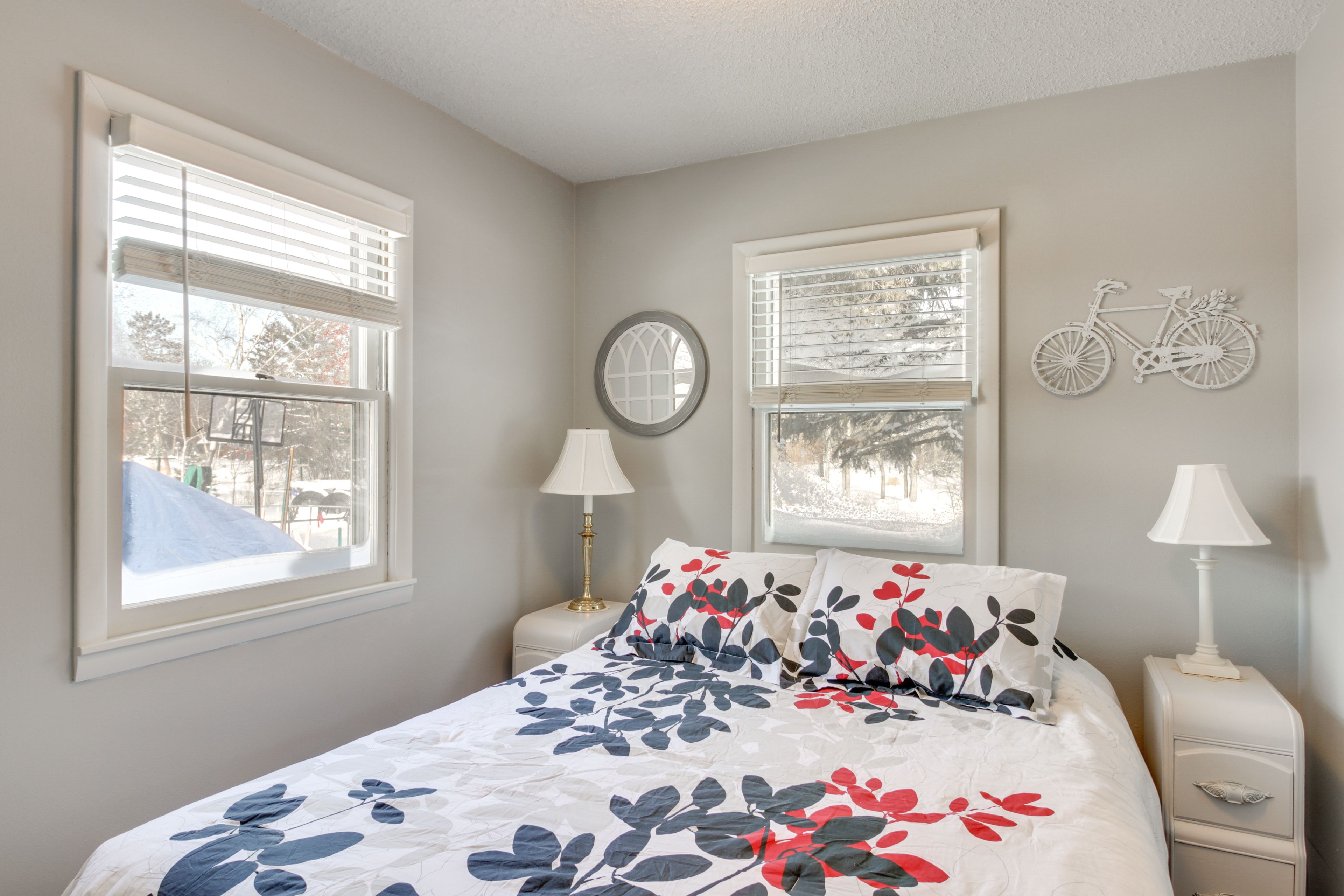 Bedroom 1 | Queen Bed