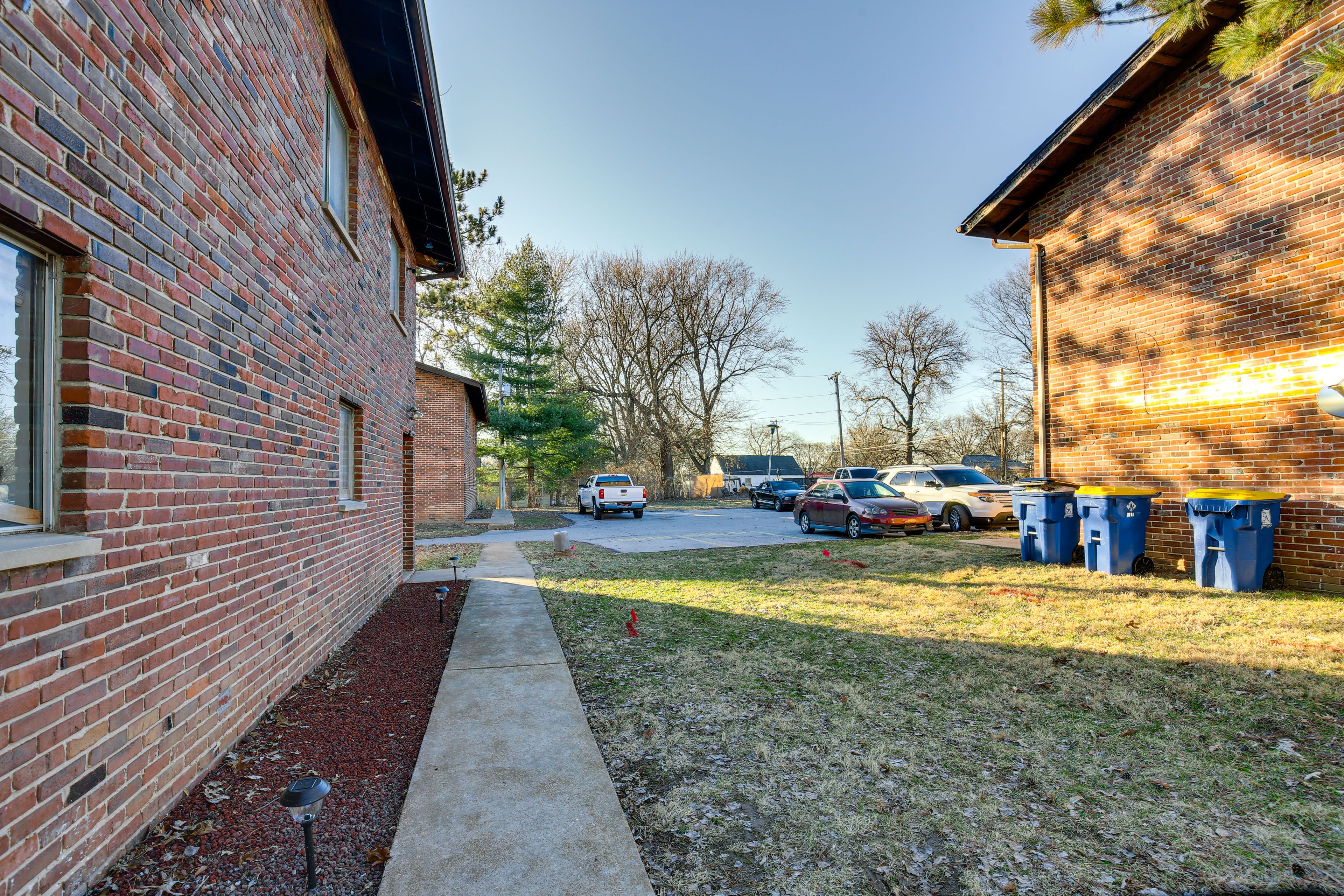 Parking | Surface lot (1 Vehicle) | Free Street Parking
