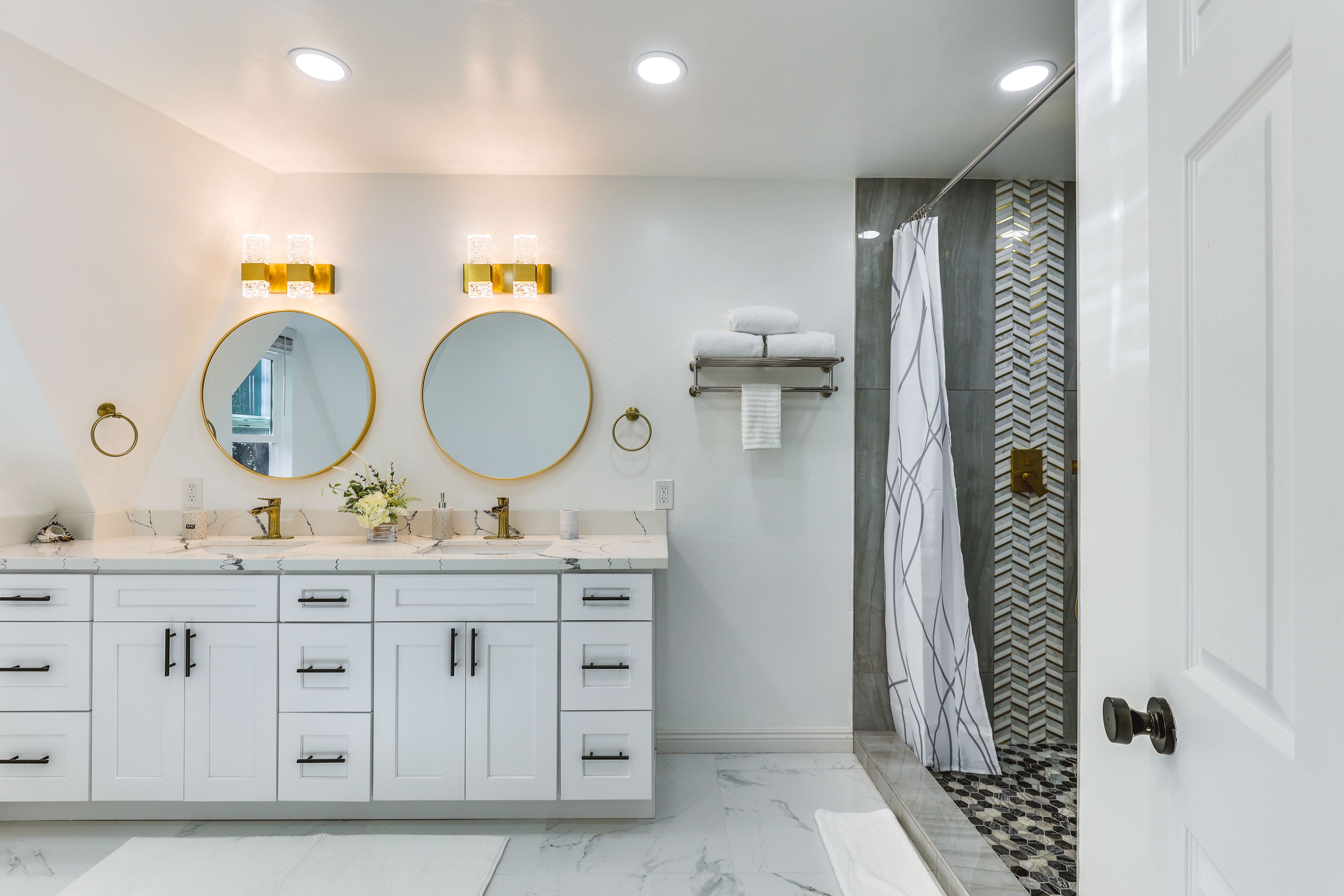 En-Suite Bathroom | 2nd Floor | Complimentary Toiletries | Hair Dryer