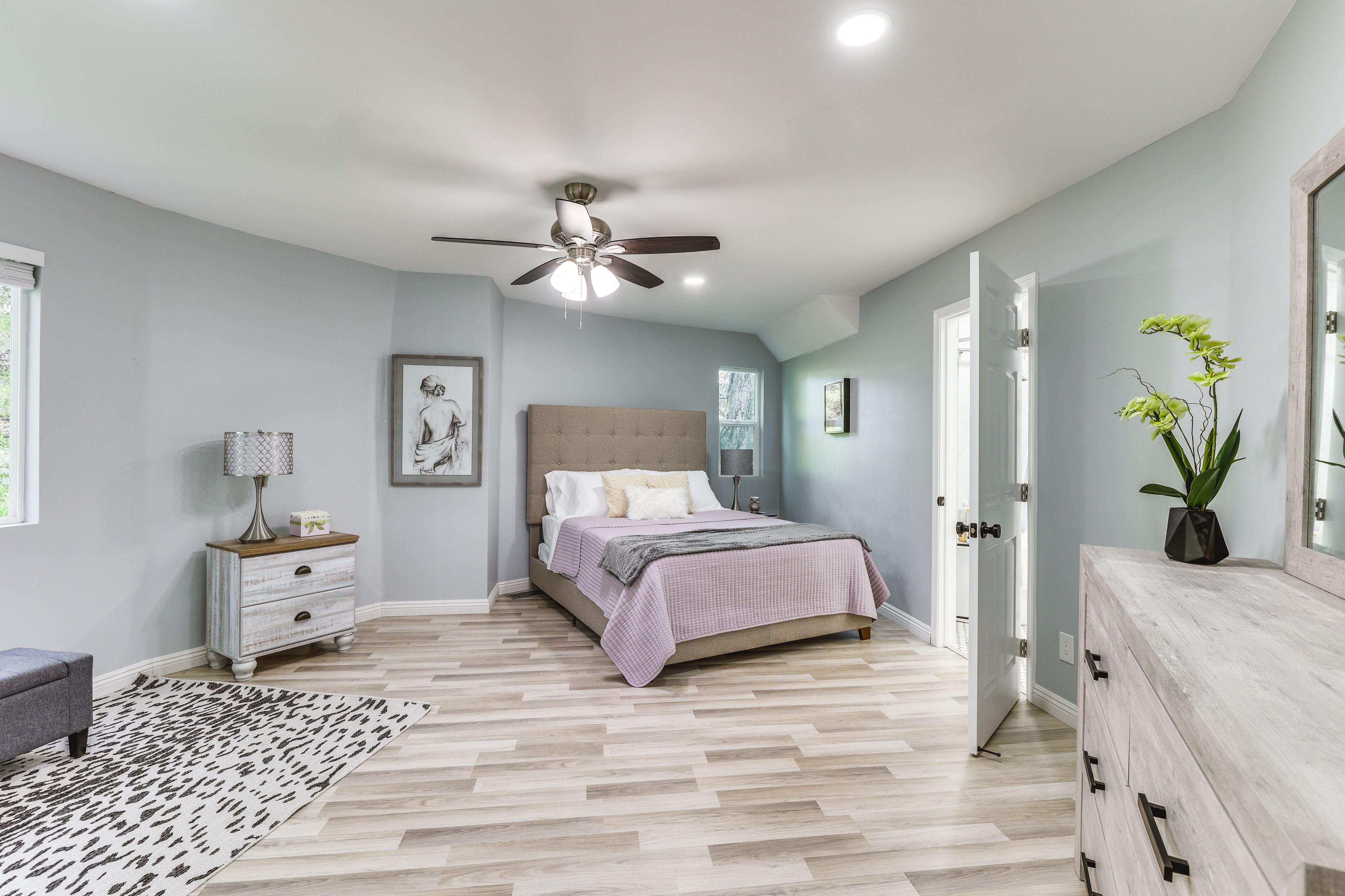 Bedroom 2 | 1st Floor | Queen Bed