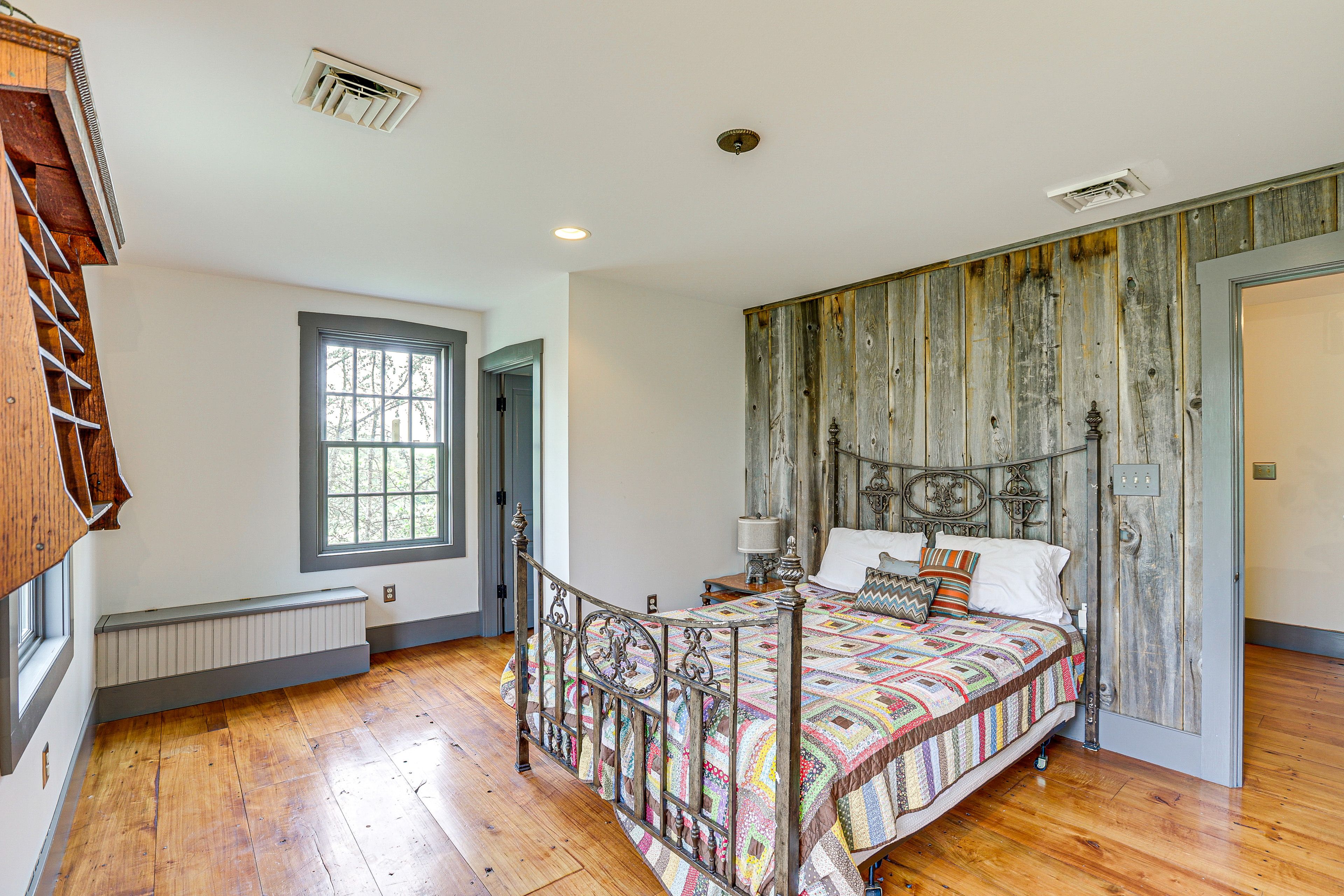 Bedroom 2 | Queen Bed | En-Suite Bathroom | 2nd Floor