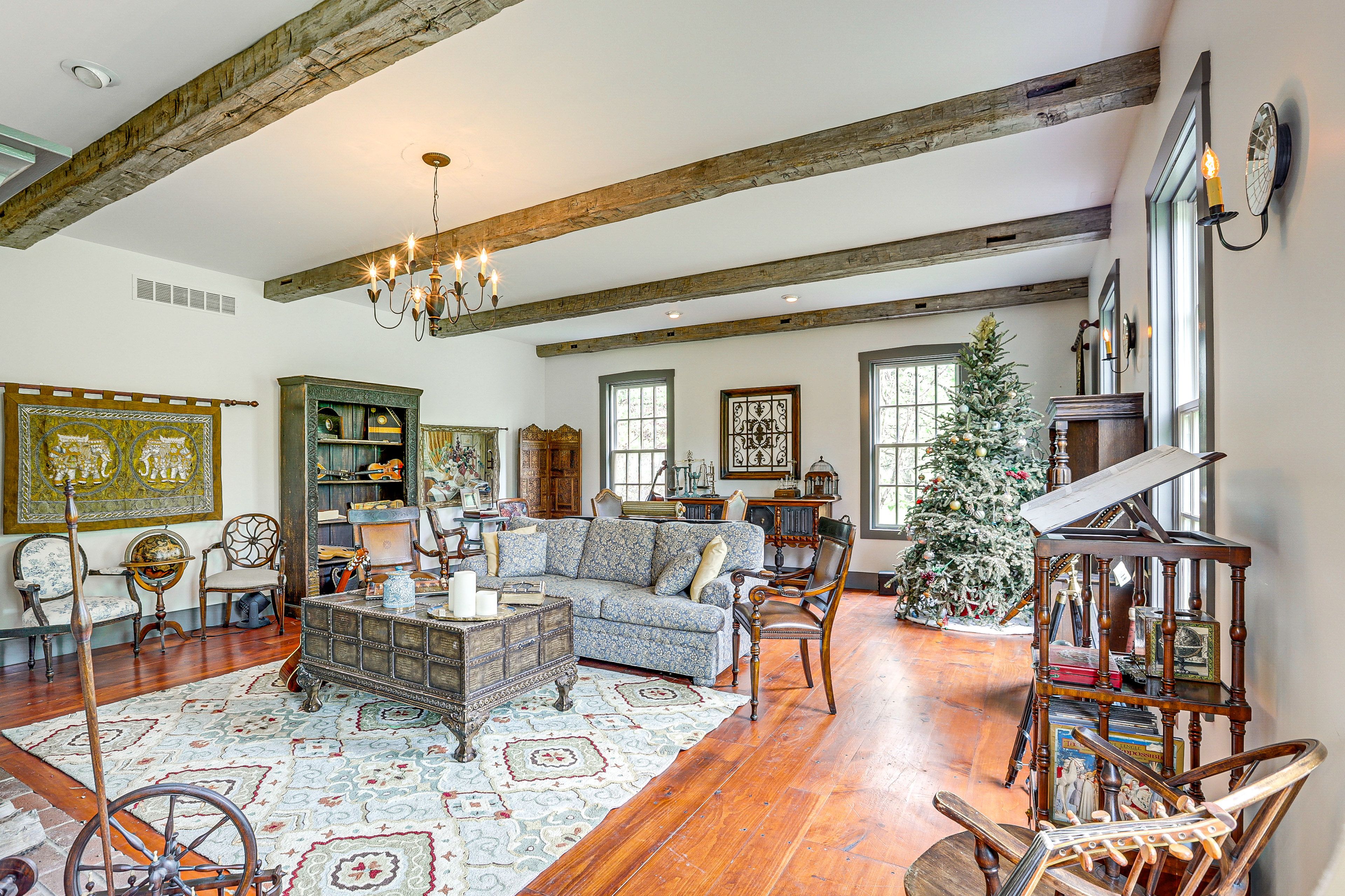 Living Room | Fireplace | Central Air Conditioning/Heat | 1st Floor