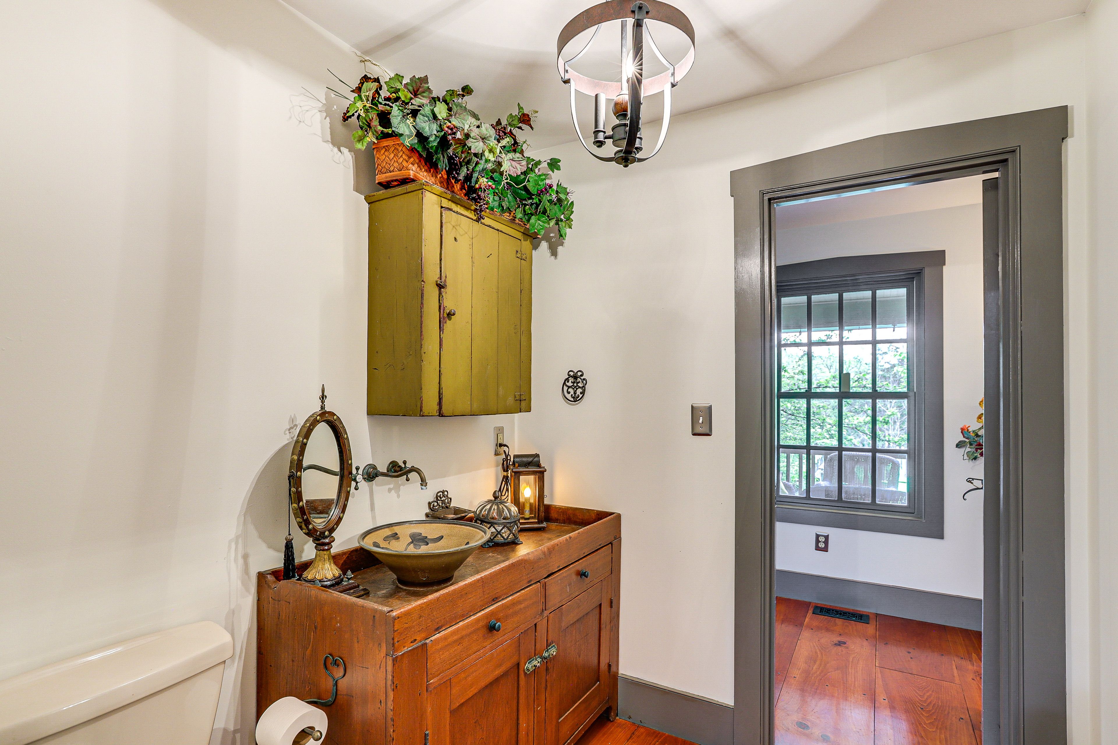 Full Bathroom | 1st Floor