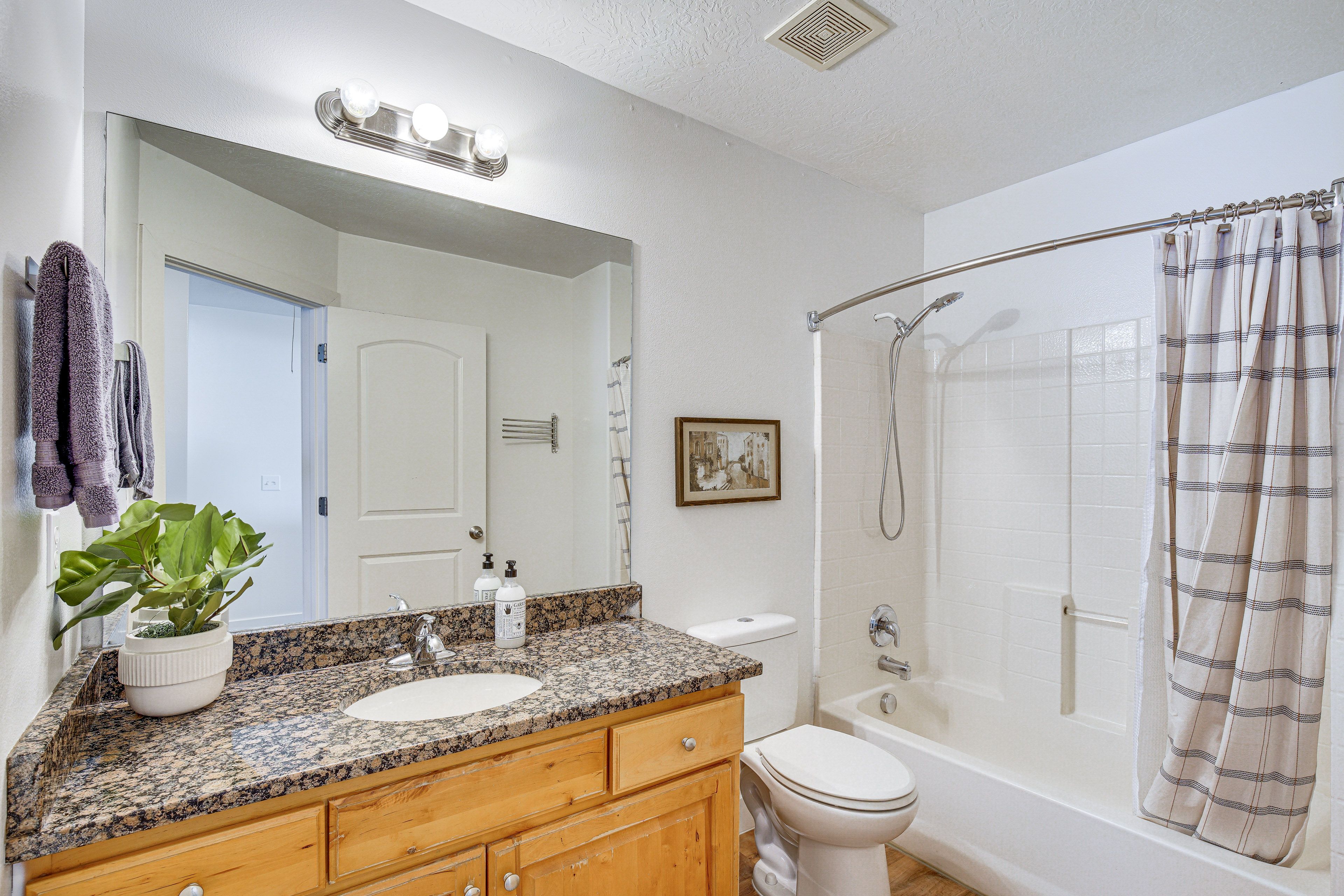 Full Bathroom | 2nd Floor