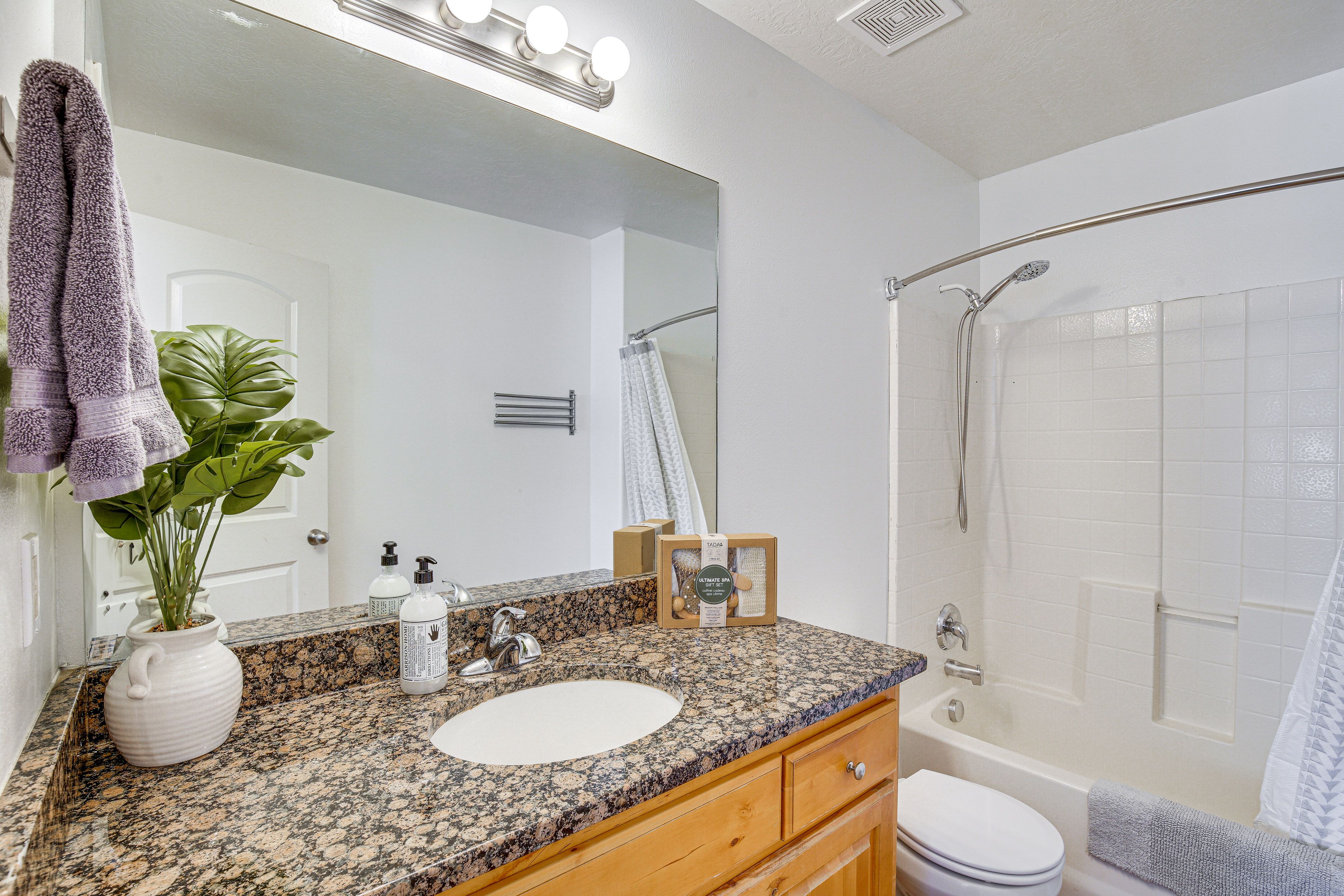 Full Bathroom | 2nd Floor