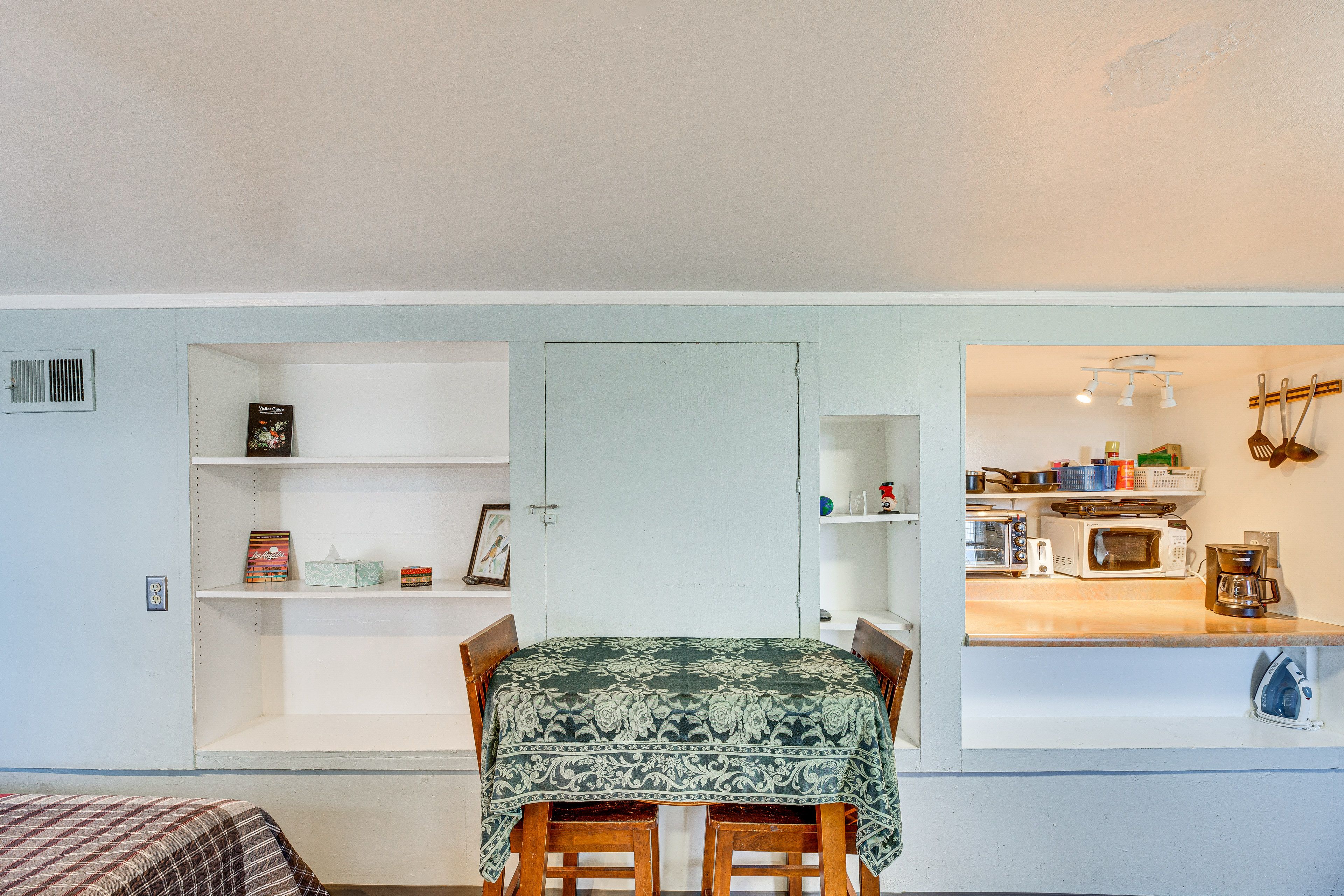 Dining Area | Dishware & Flatware