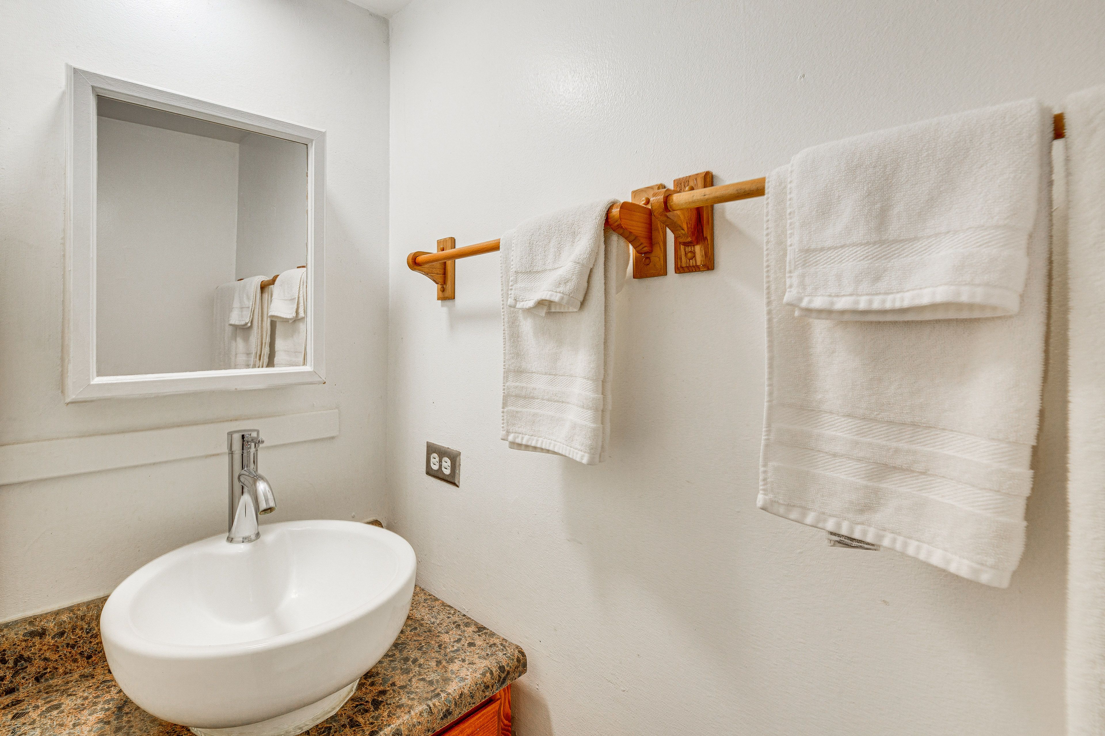 Full Bath | Towels | Hair Dryer | Complimentary Toiletries