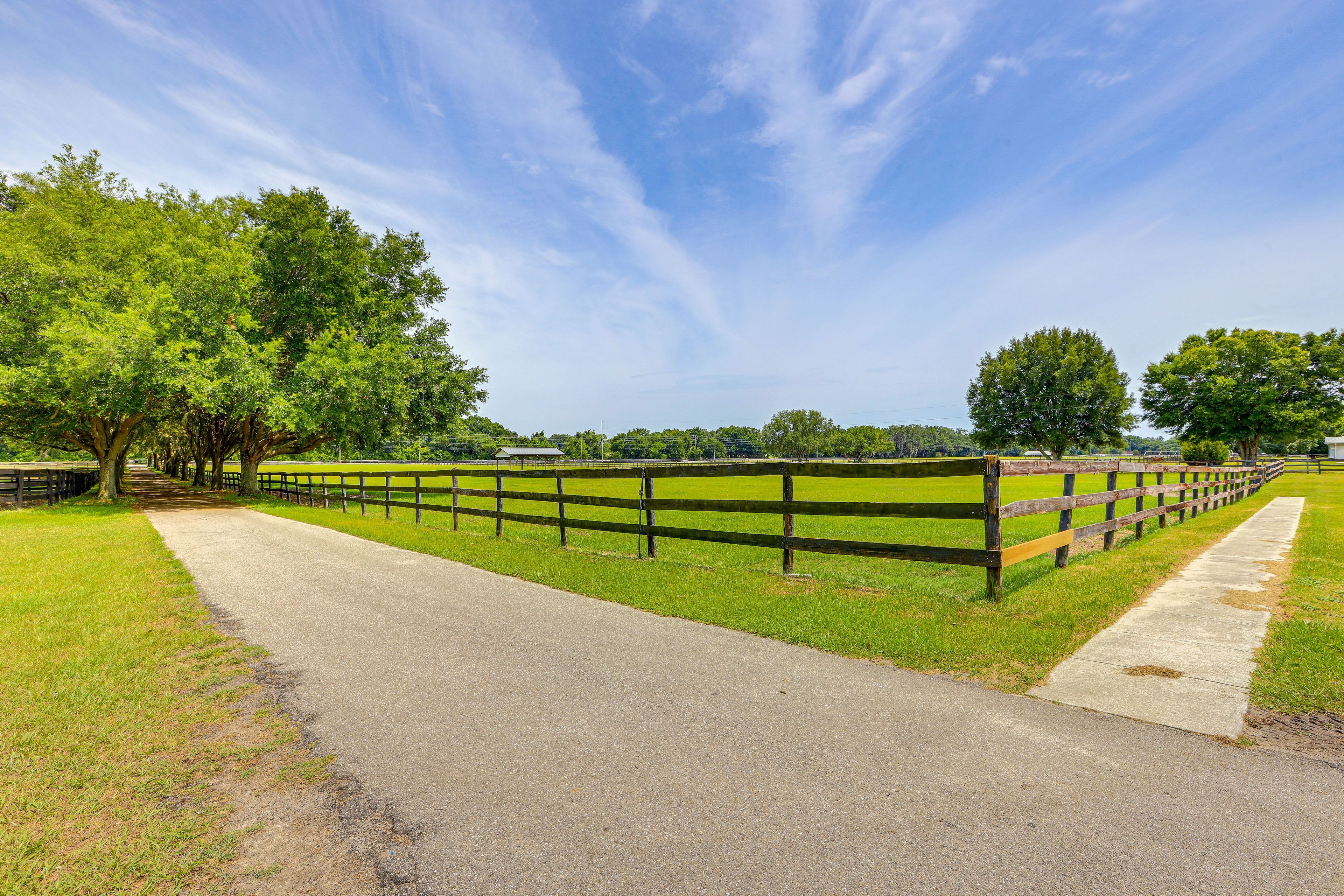 Parking | Grass Surface (5 Vehicles) | RV/Trailer Parking