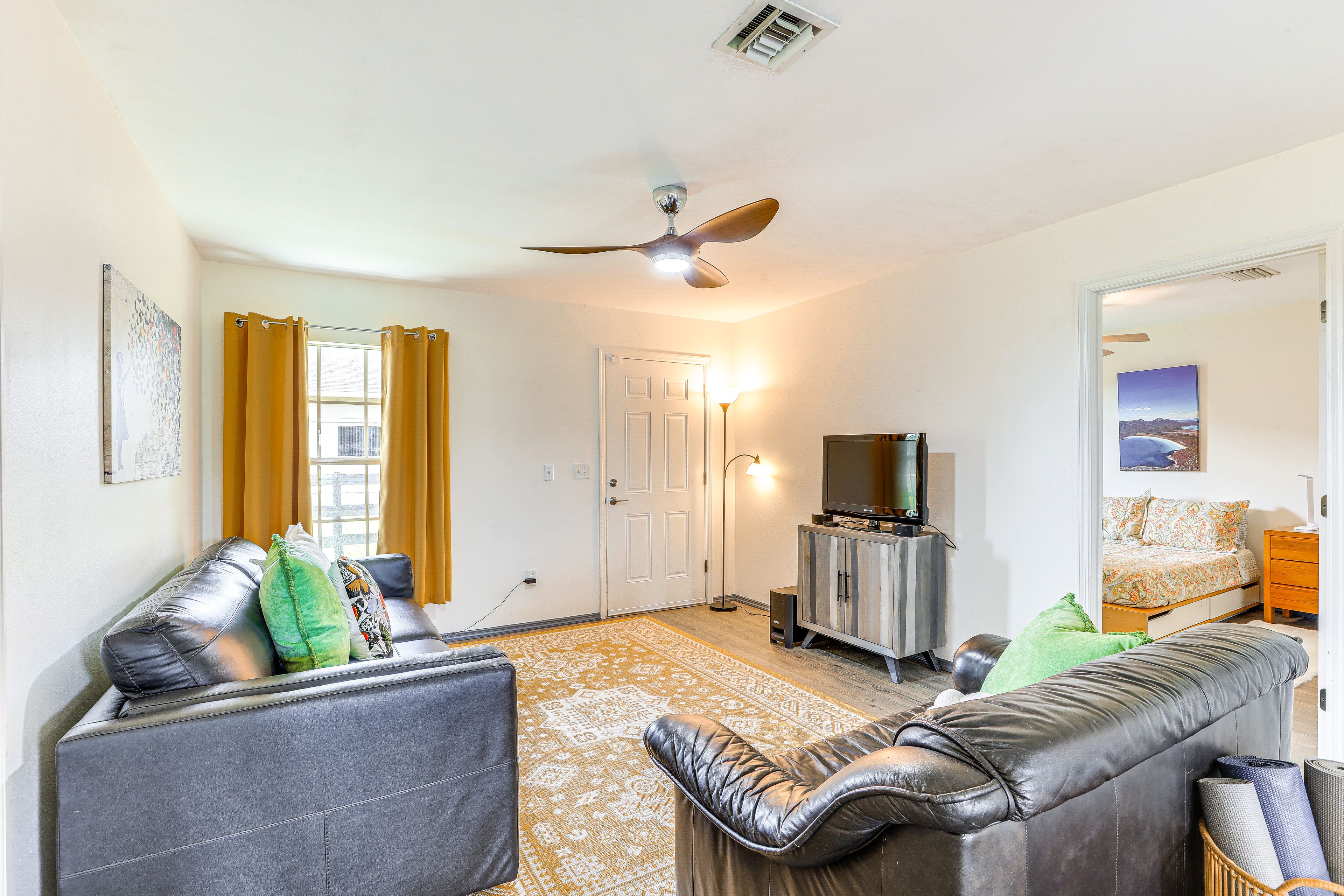 Living Room | Flat-Screen TV