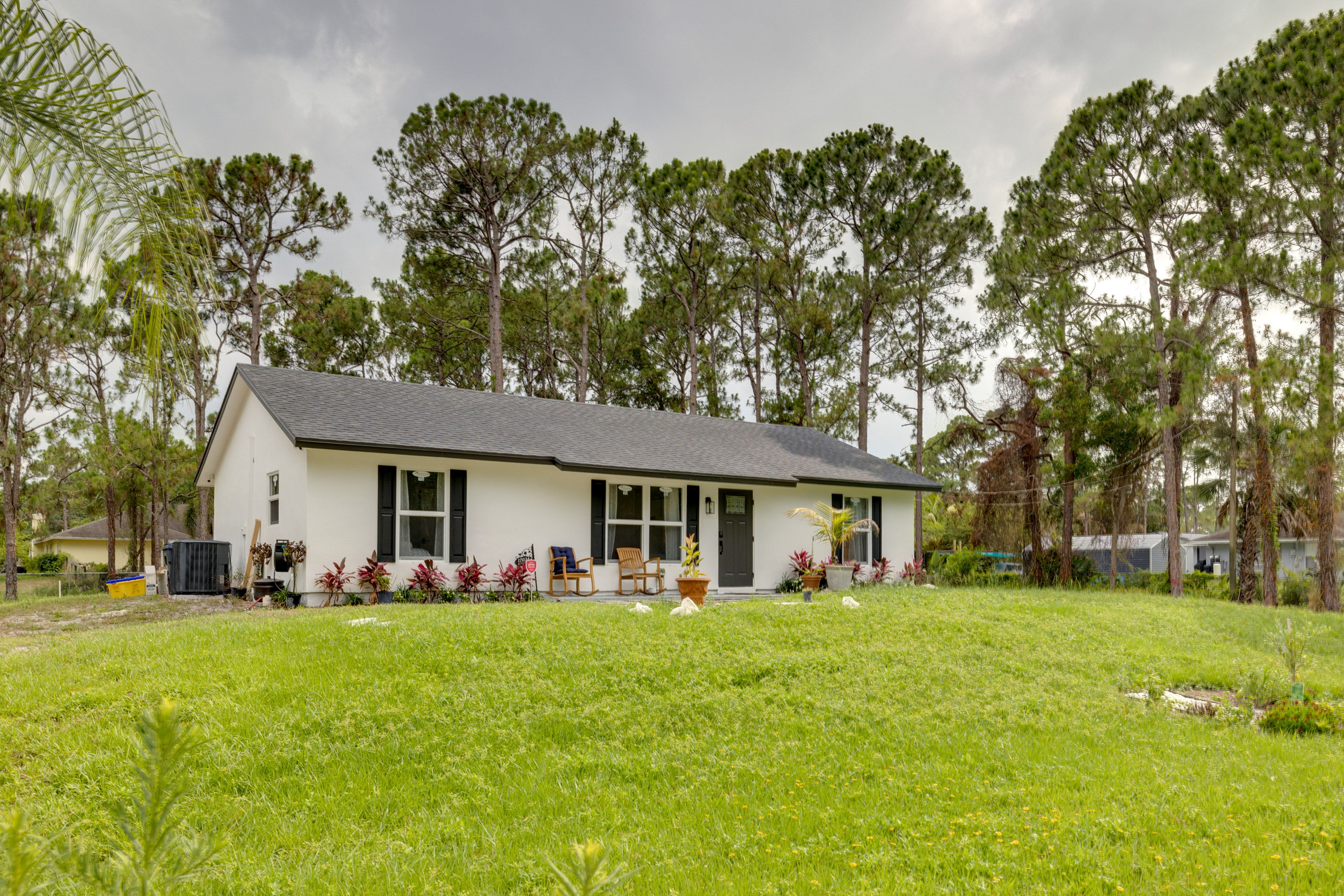 Property Exterior | Paved Driveway (Open Parking)