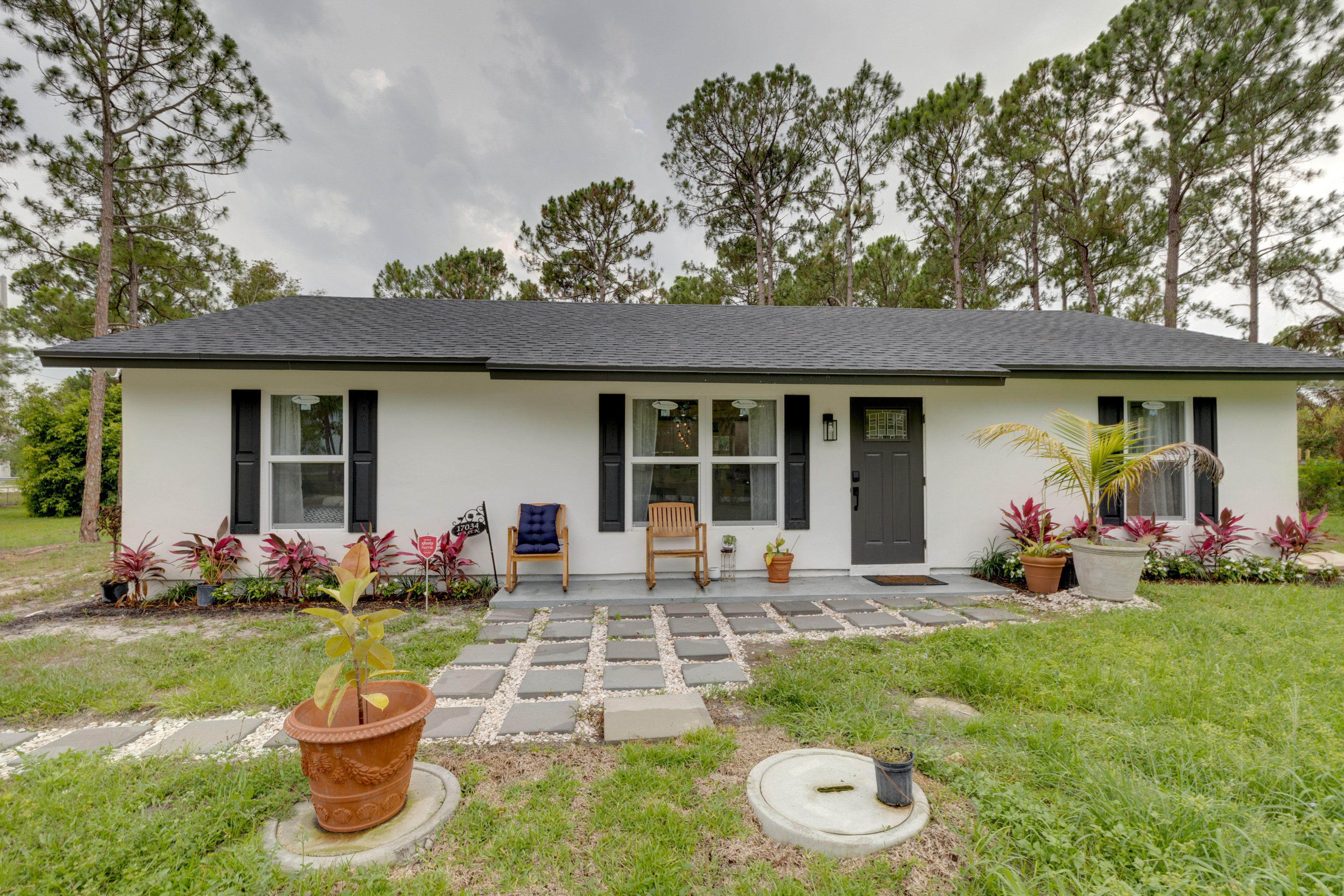 Loxahatchee Vacation Rental | 3BR | 2BA | 1,441 Sq Ft | 2 Small Steps to Enter