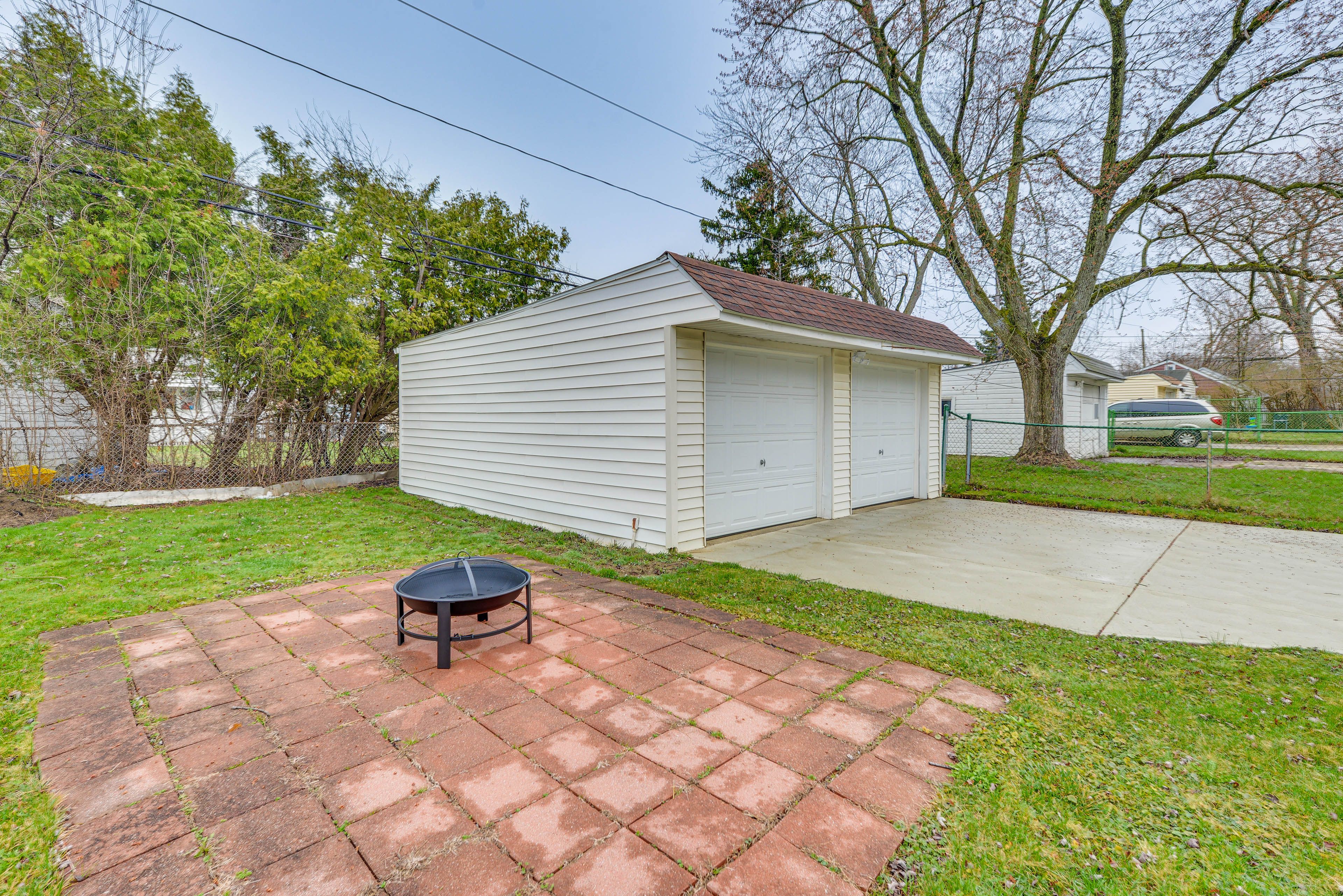Backyard | Patio w/ Fire Pit