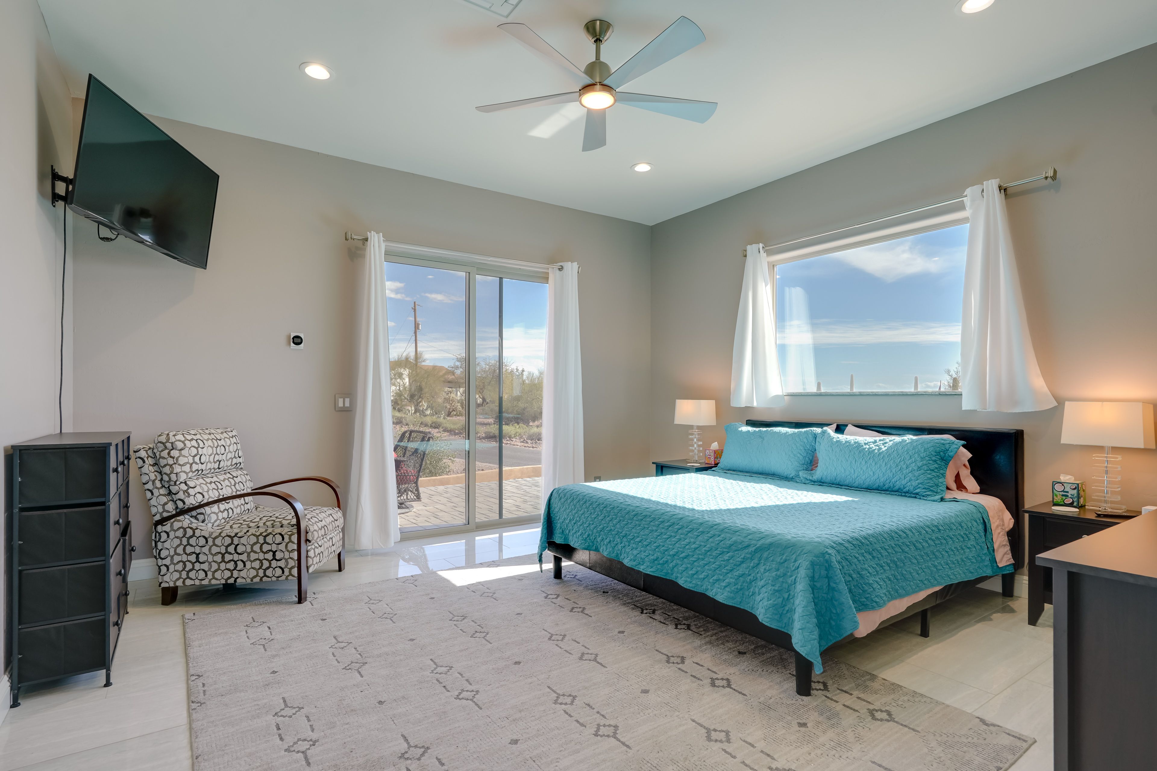 Bedroom 1 | King Bed