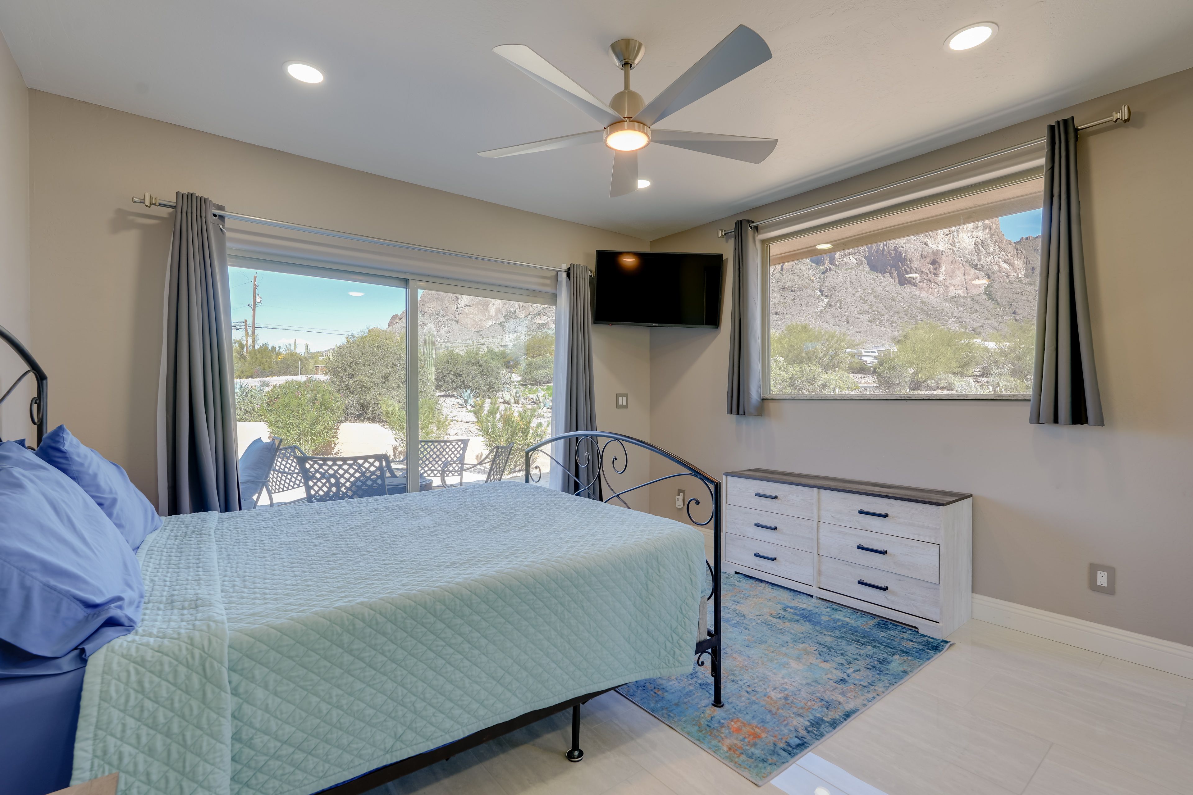 Bedroom 3 | Queen Bed