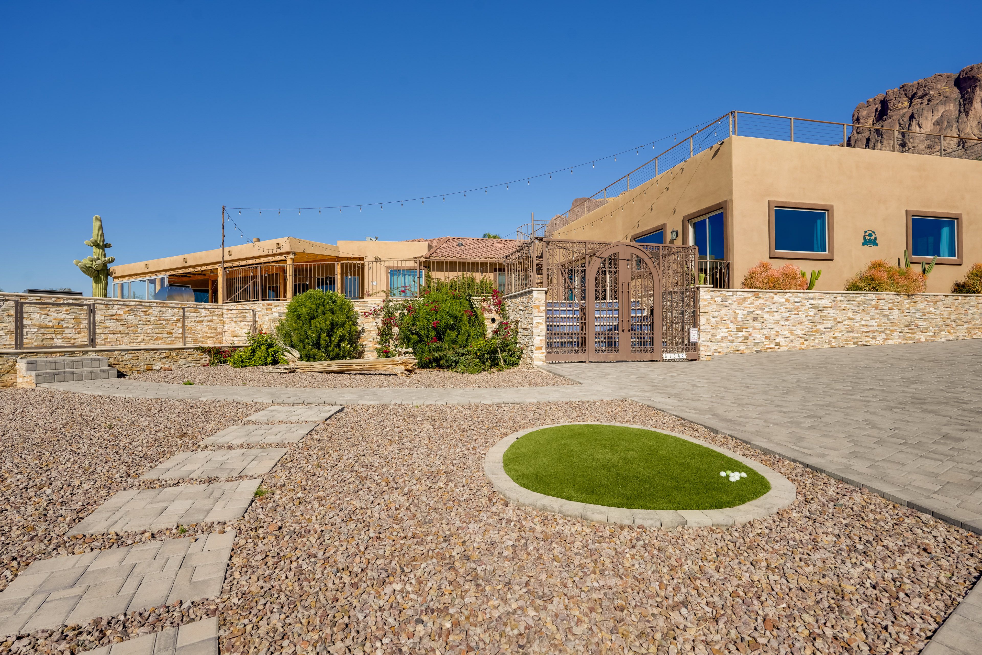 Driveway Parking | 5 Vehicles