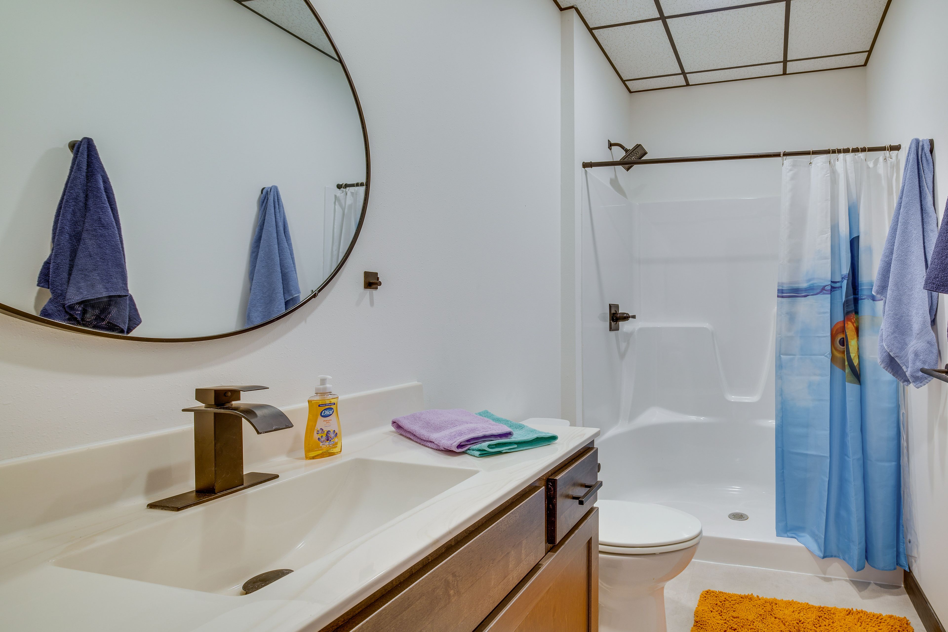 Full Bathroom | Towels Provided | Hair Dryer