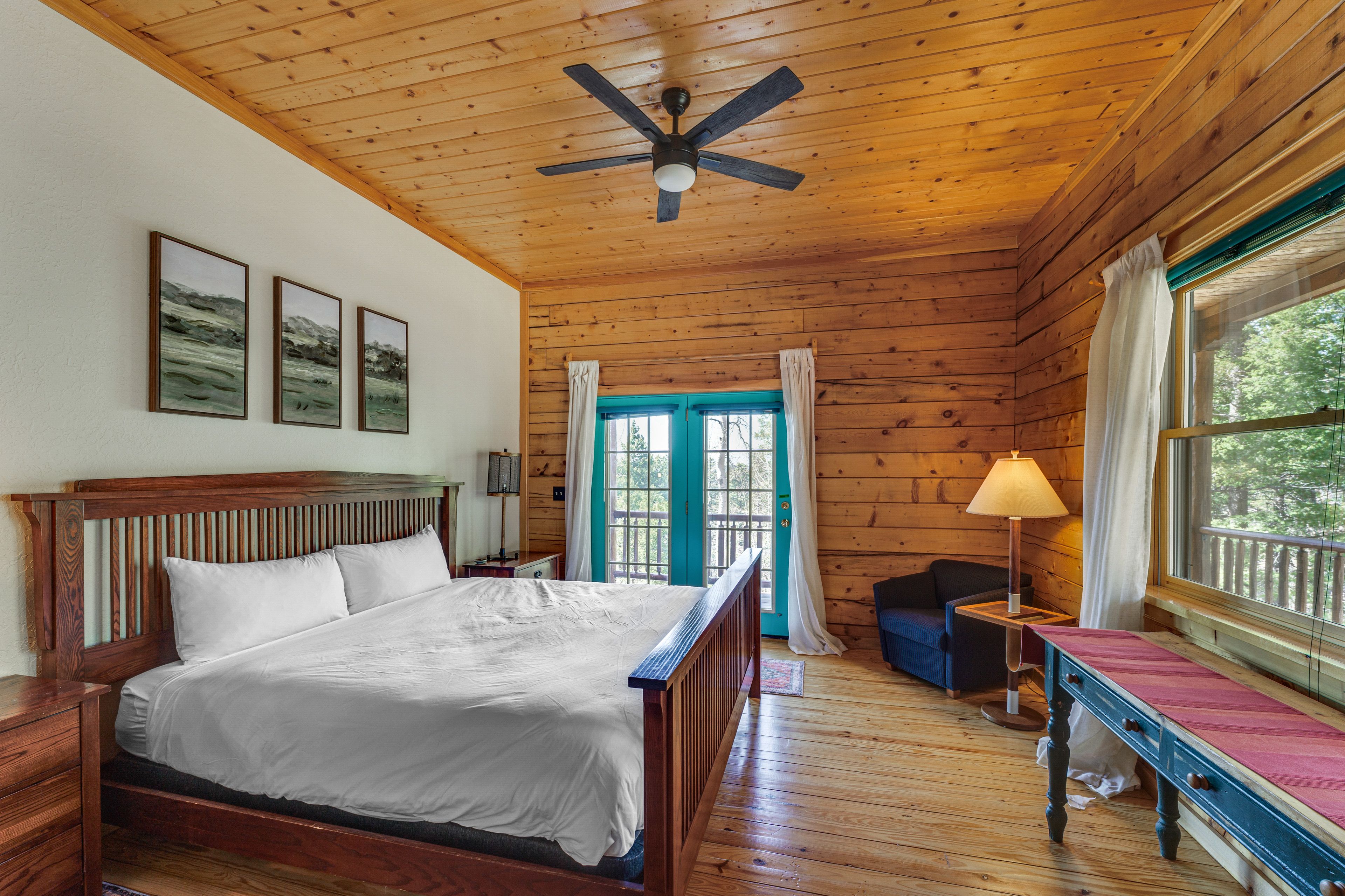 Bedroom 1 | King Bed | 1st Floor