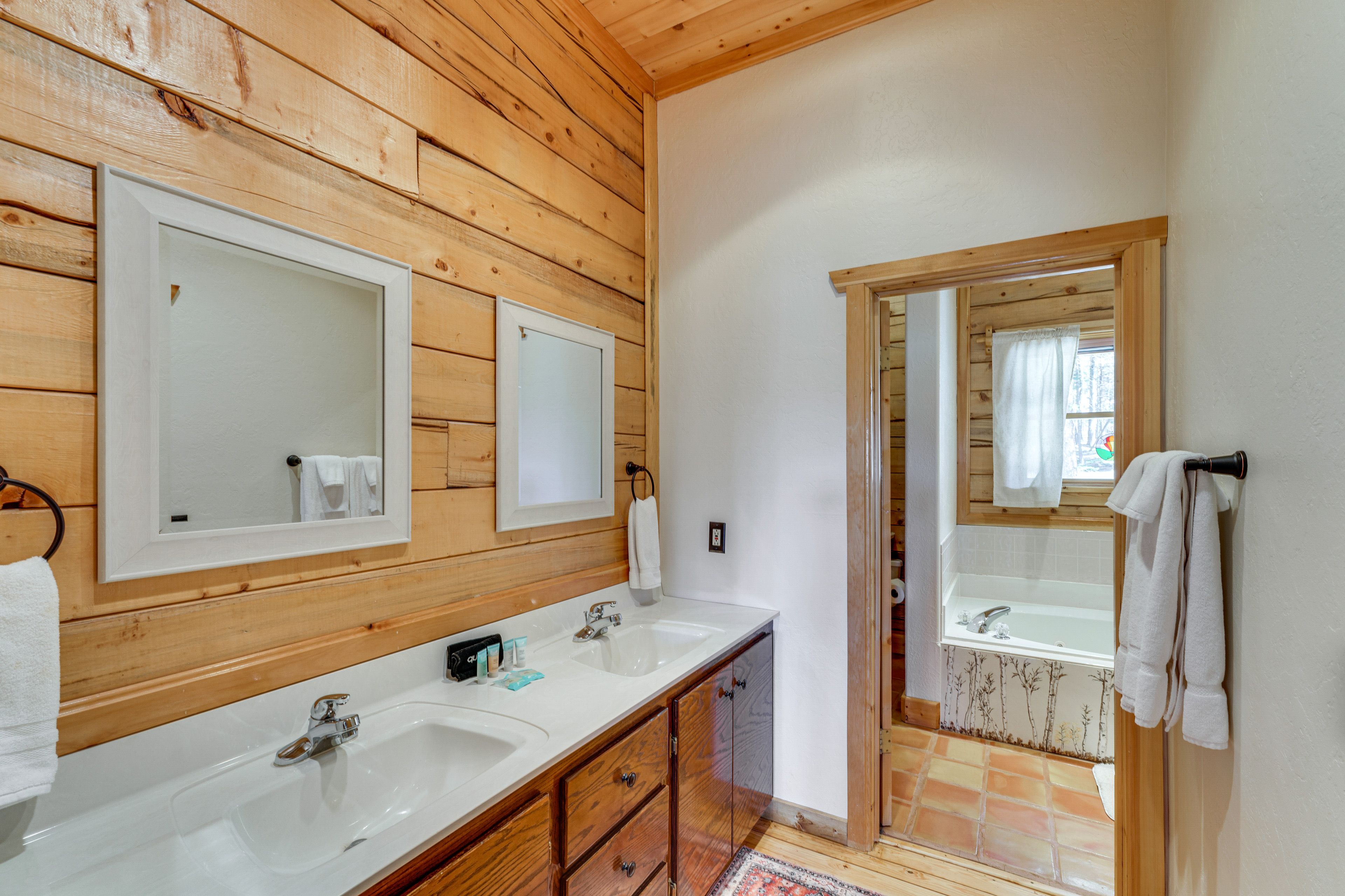 Bathroom | Complimentary Toiletries | 1st Floor