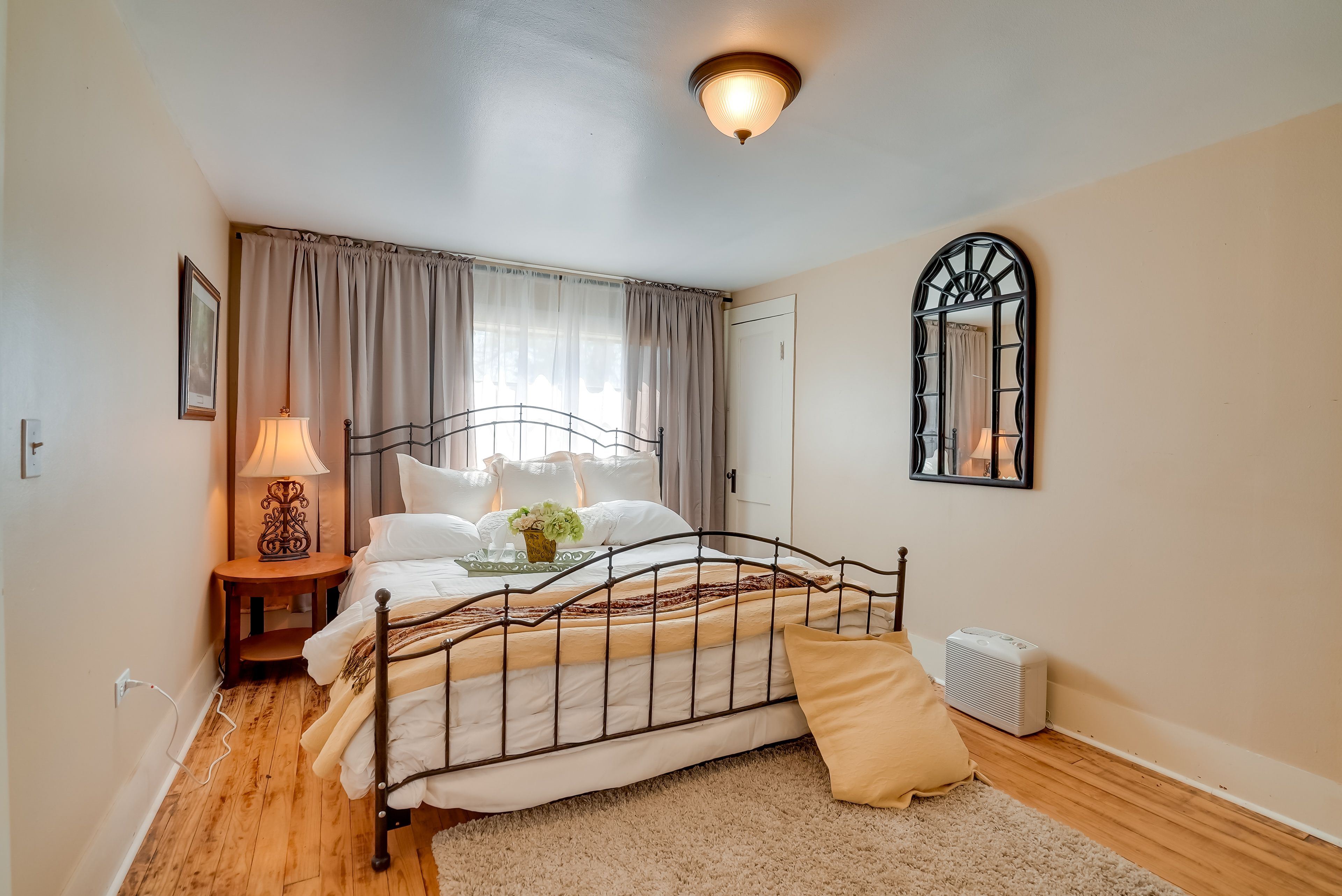 Bedroom 1 | King Bed | 1st Floor | Linens Provided