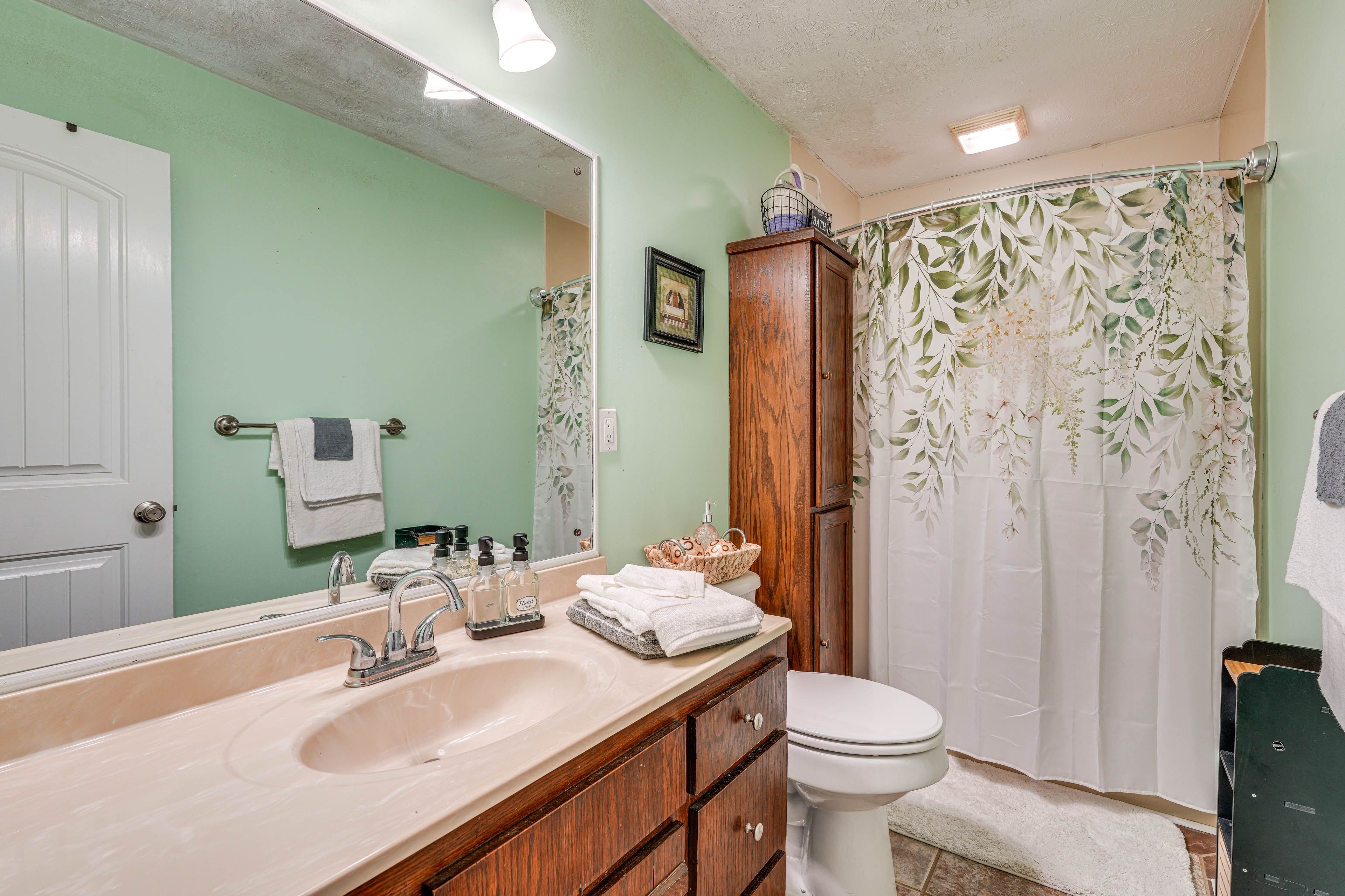 Full Bathroom