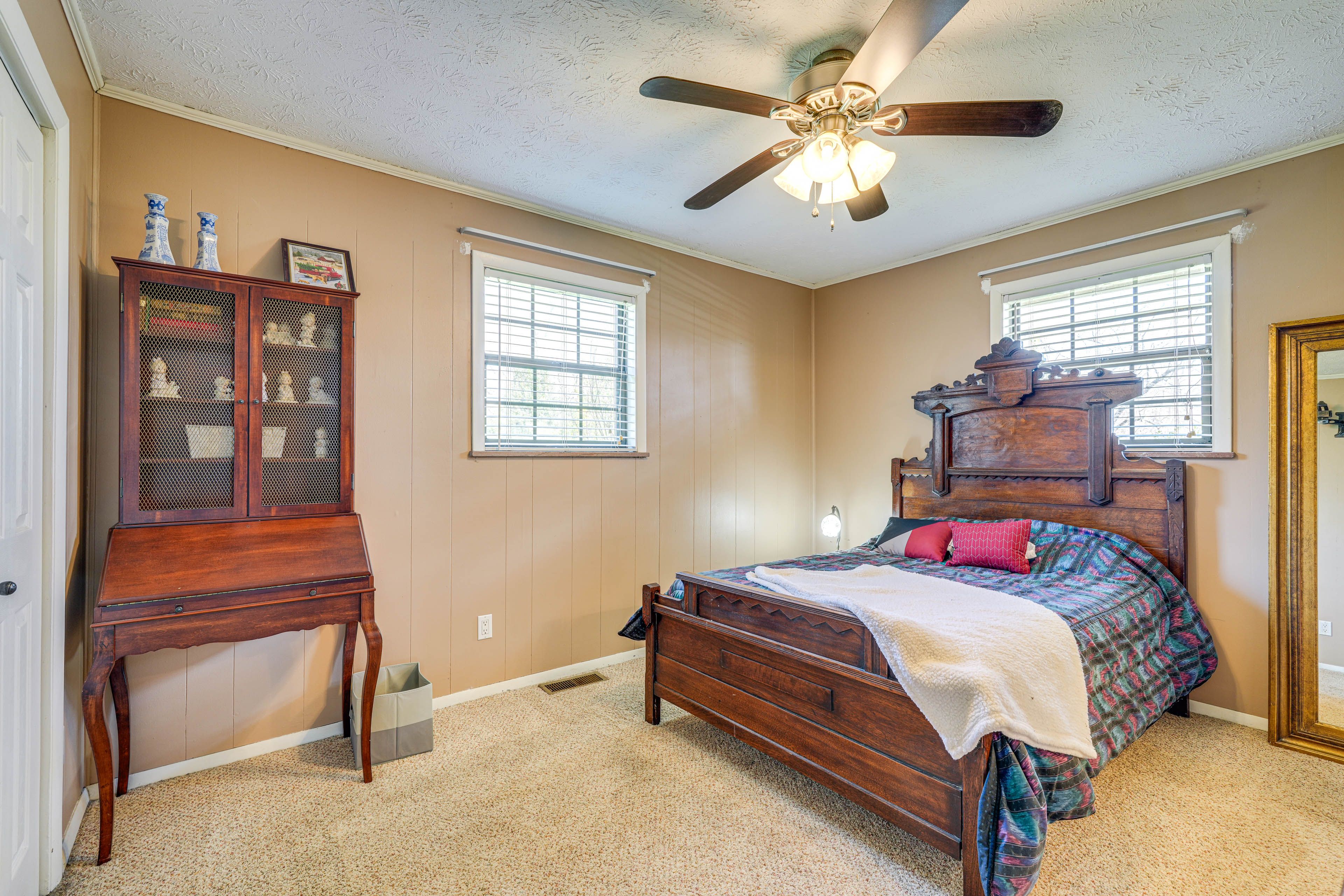 Bedroom 1 | Queen Bed | Linens Provided | En-Suite Bathroom