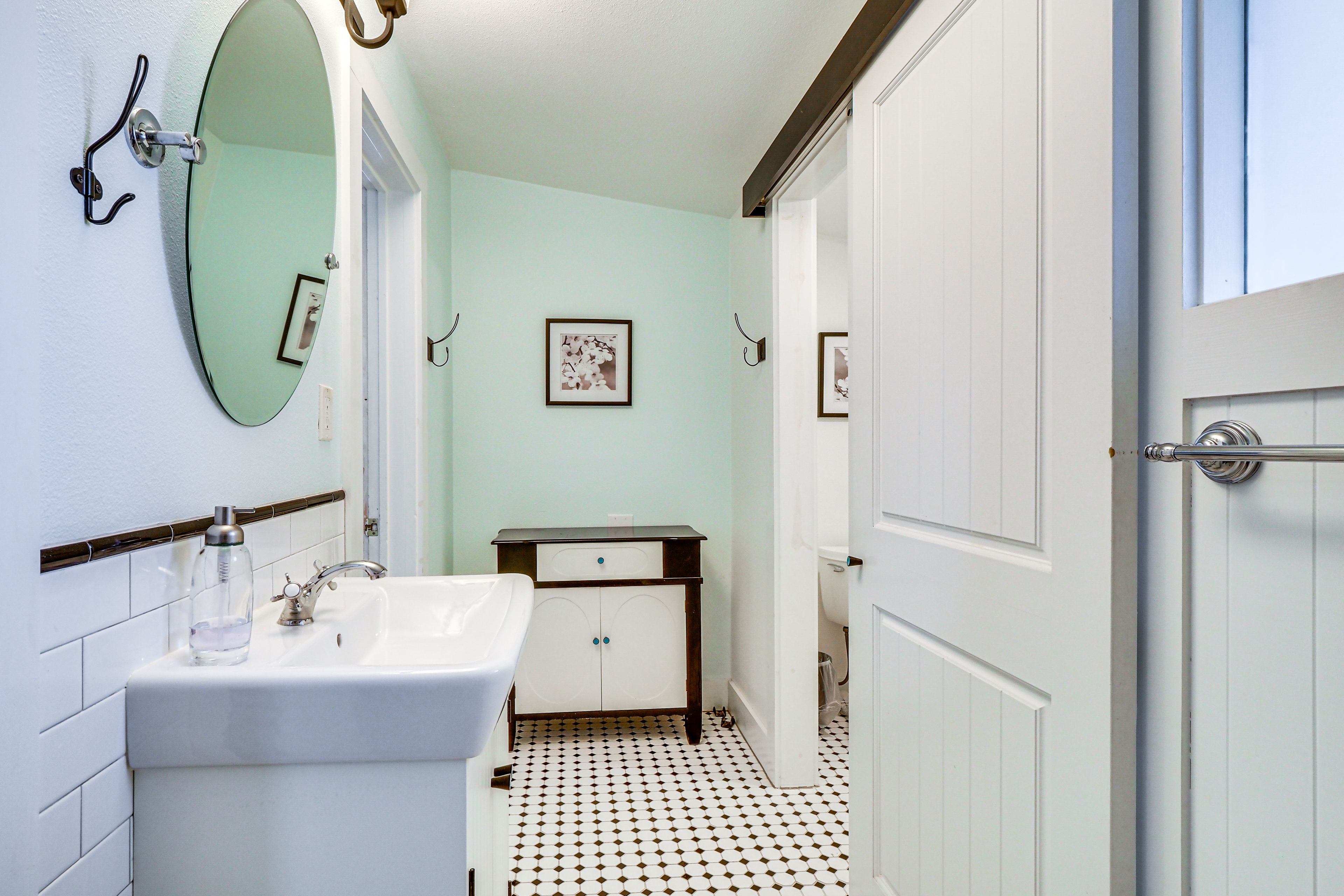 Full Bathroom | Guest House